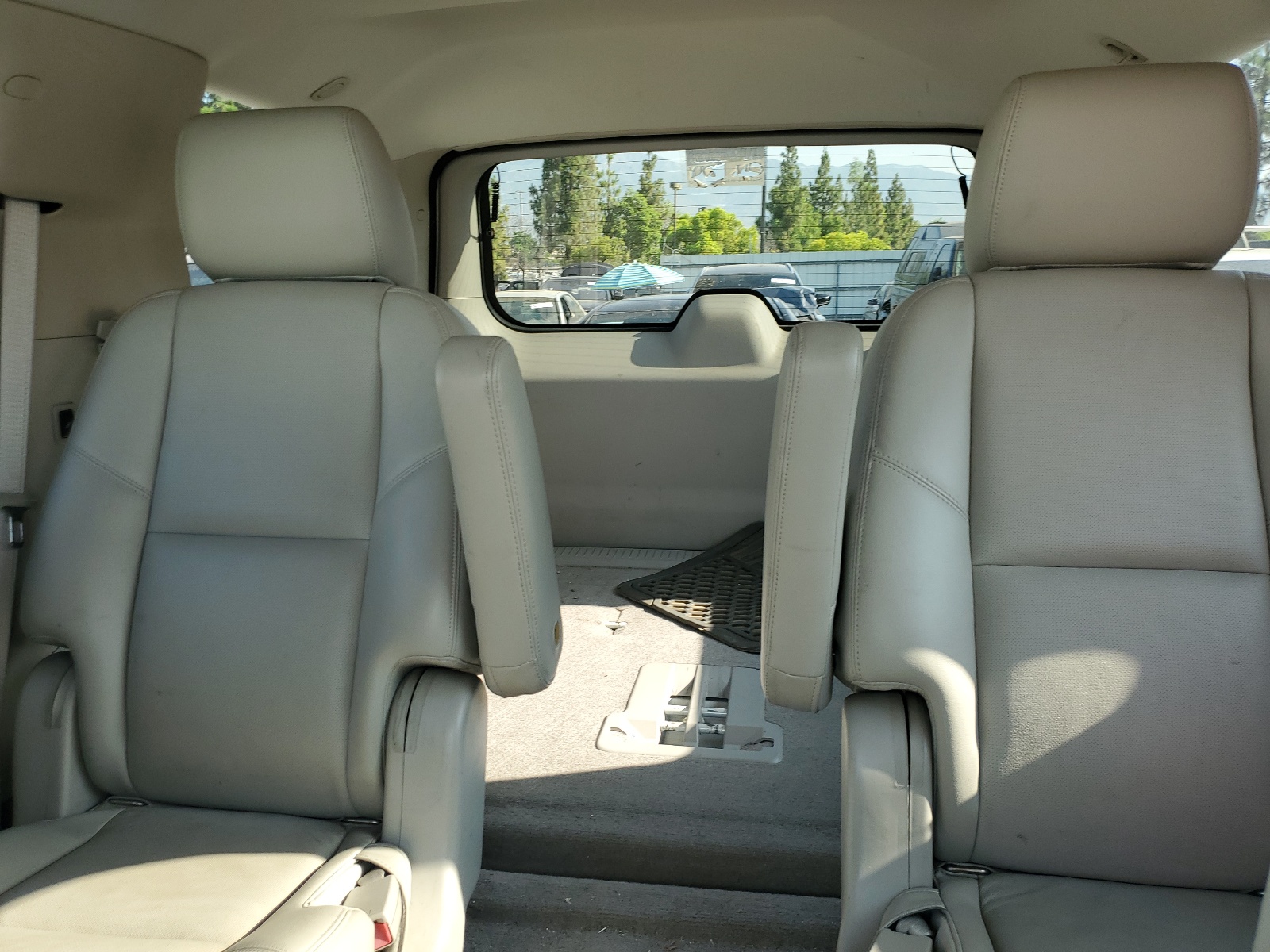 1GNSKCE06BR165523 2011 Chevrolet Tahoe K1500 Ltz