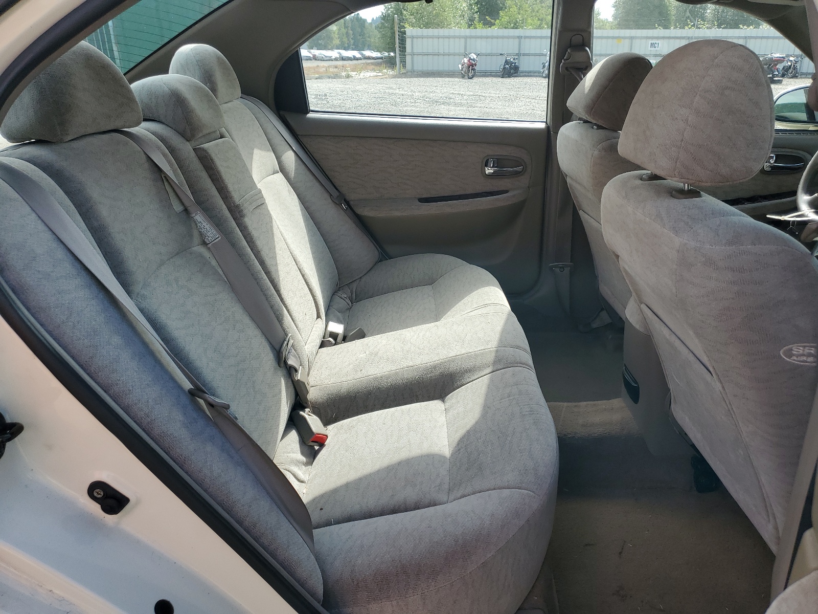 KNAGD126245370687 2004 Kia Optima Lx