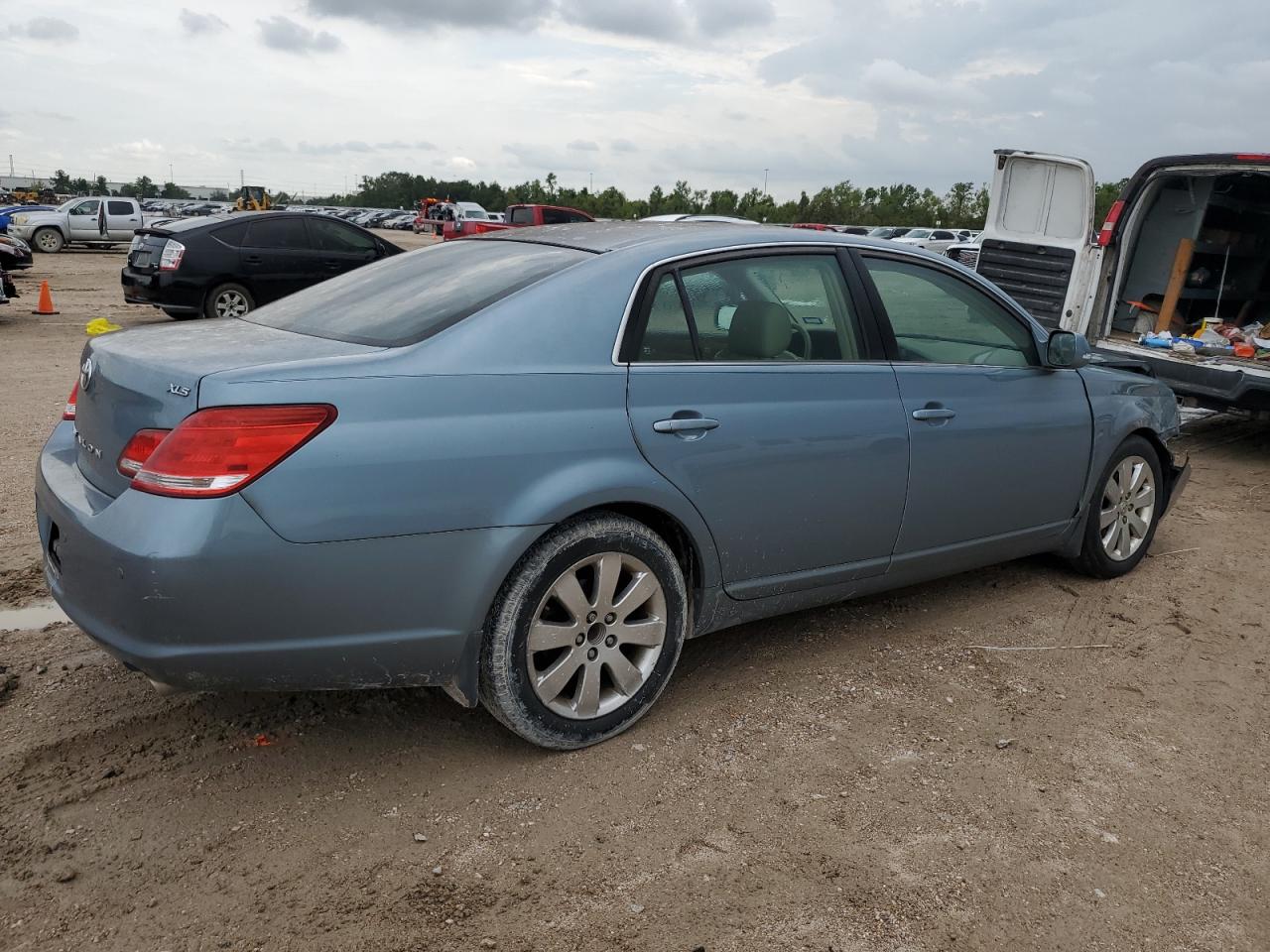 2005 Toyota Avalon Xl VIN: 4T1BK36BX5U008728 Lot: 63922804