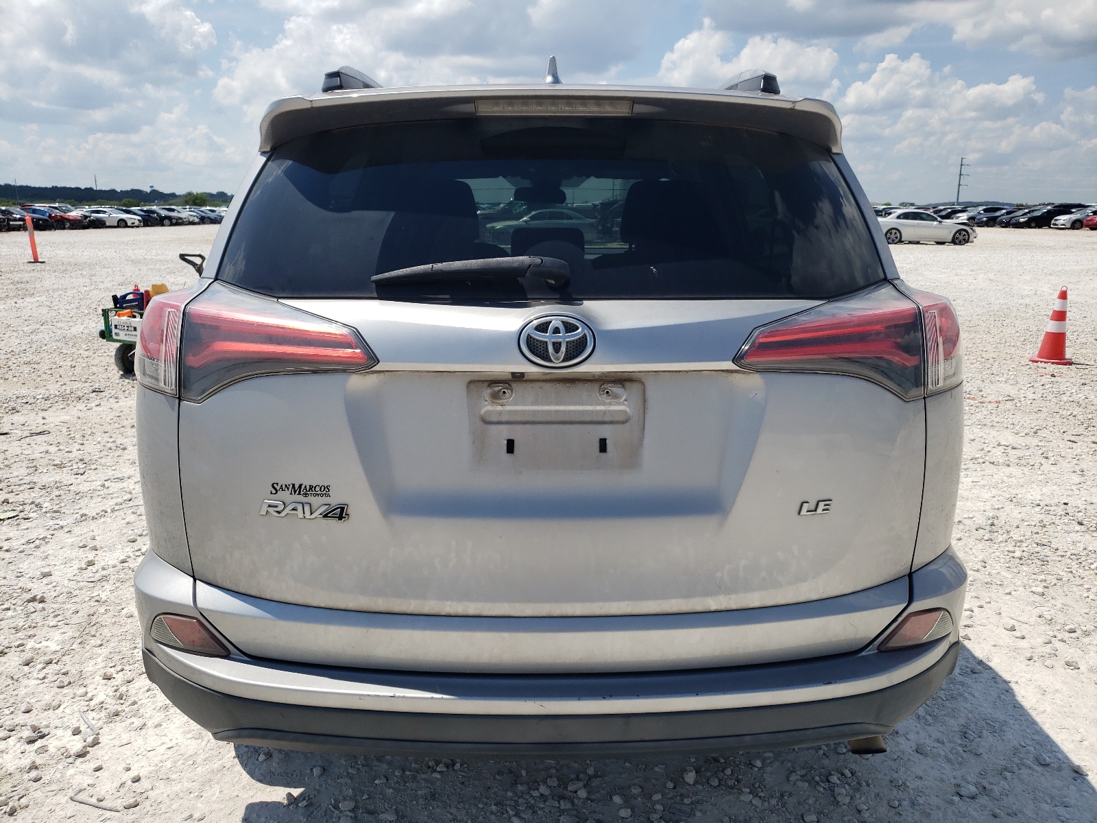 2T3ZFREV8HW341927 2017 Toyota Rav4 Le