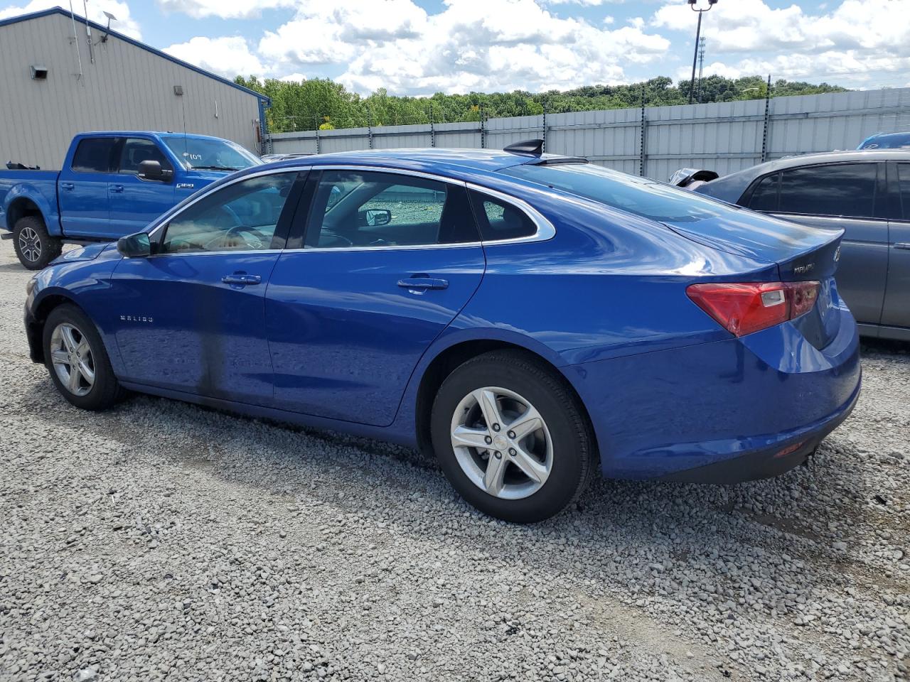 2023 Chevrolet Malibu - Image 2