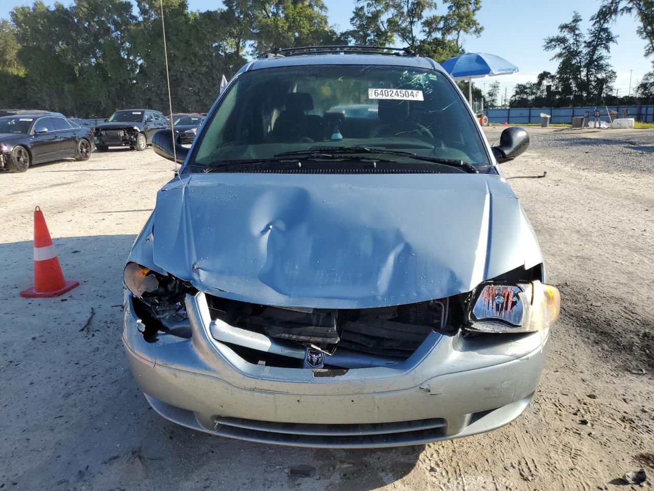 2005 Dodge Caravan Sxt VIN: 1D4GP45R55B100926 Lot: 64024504