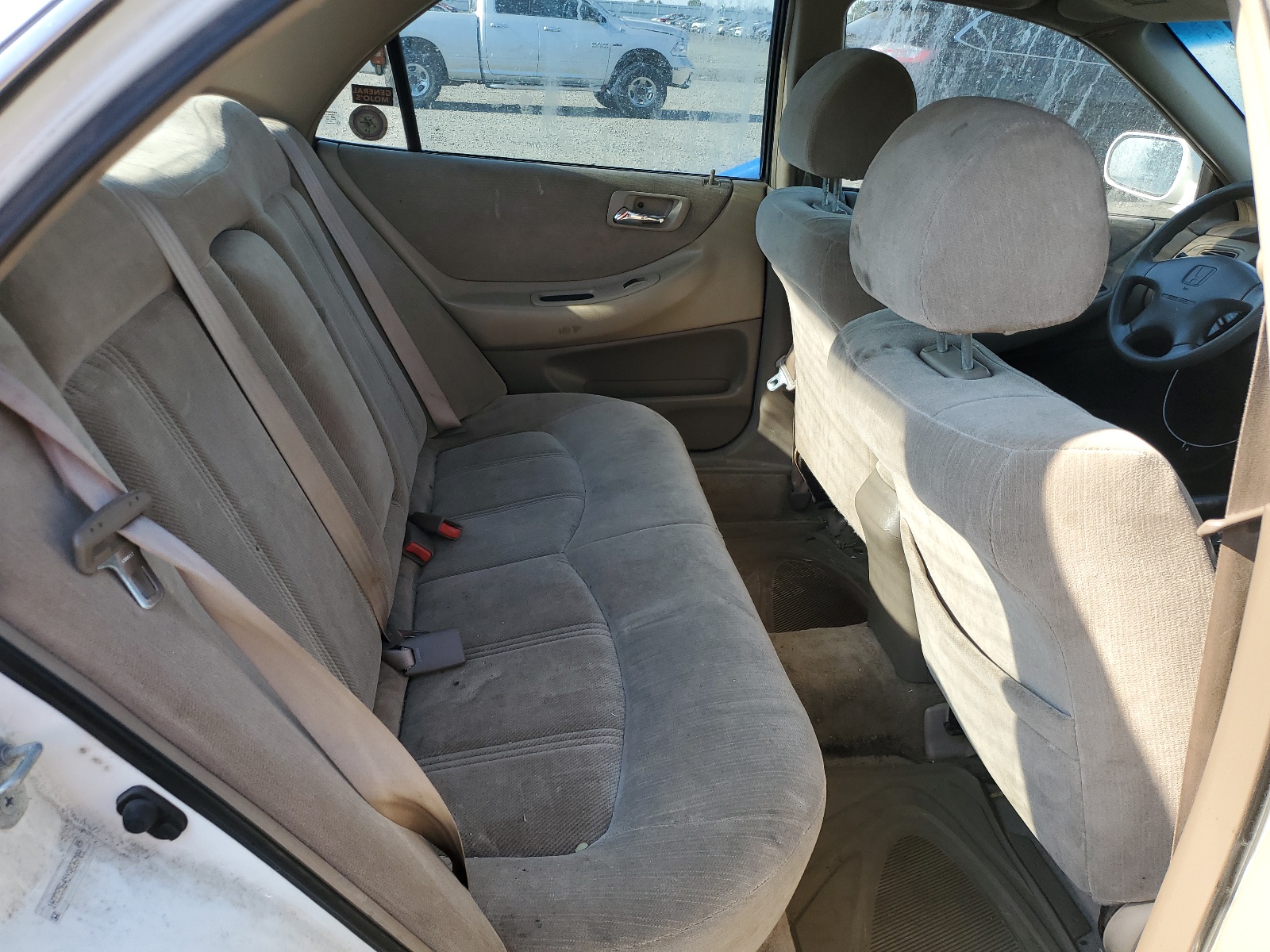 1HGCG5645YA036709 2000 Honda Accord Lx