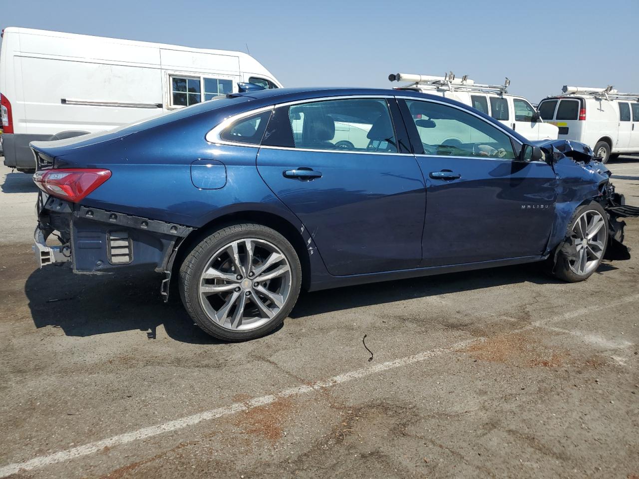 2022 Chevrolet Malibu - Image 3