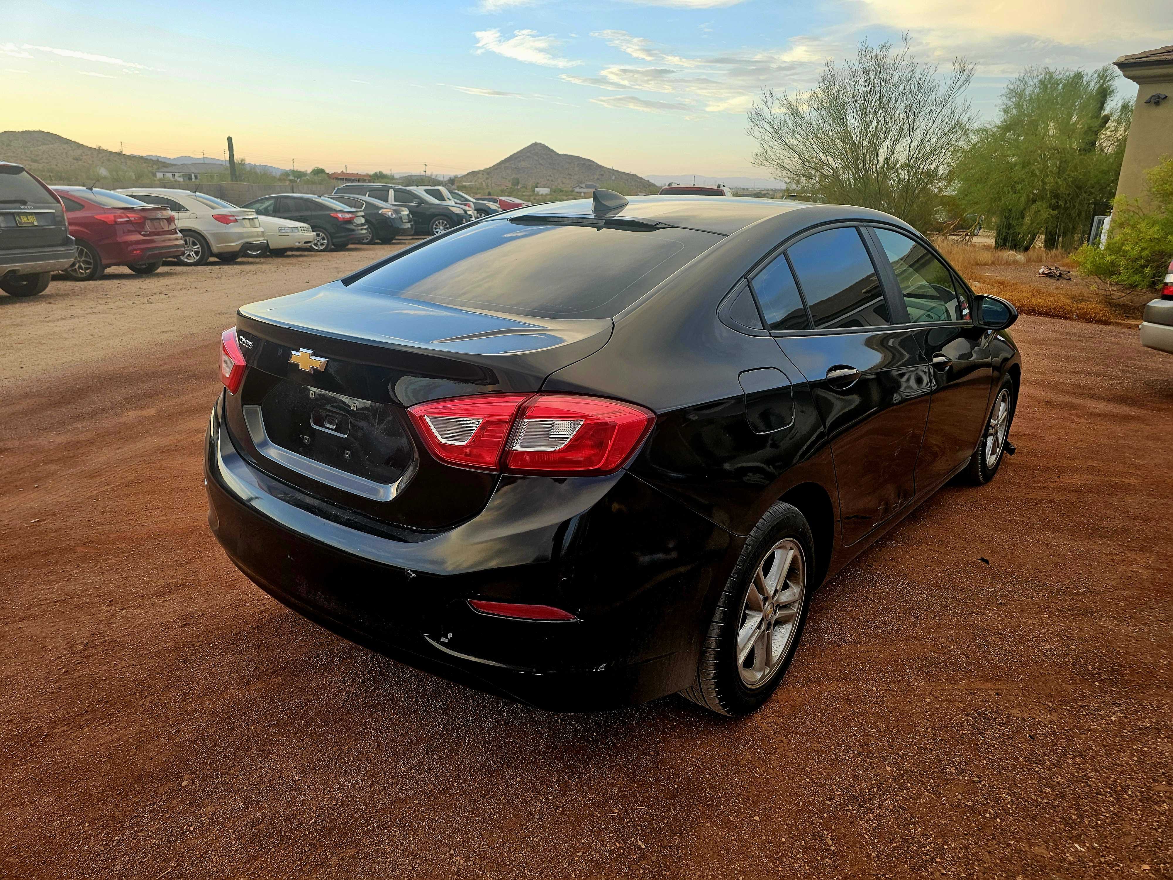 2018 Chevrolet Cruze Ls vin: 1G1BC5SM0J7172172