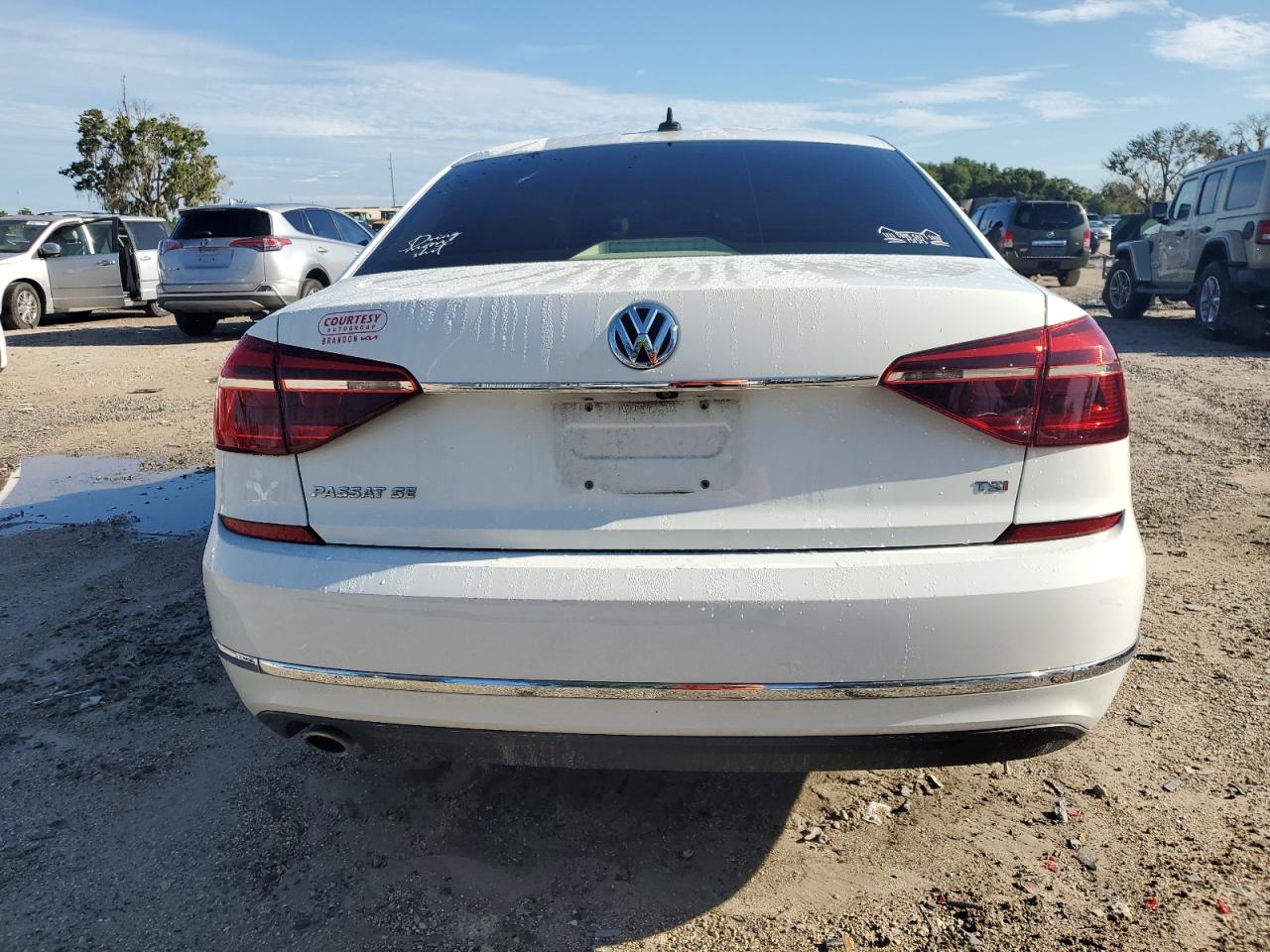 2018 Volkswagen Passat Se VIN: 1VWBA7A37JC010531 Lot: 63002534
