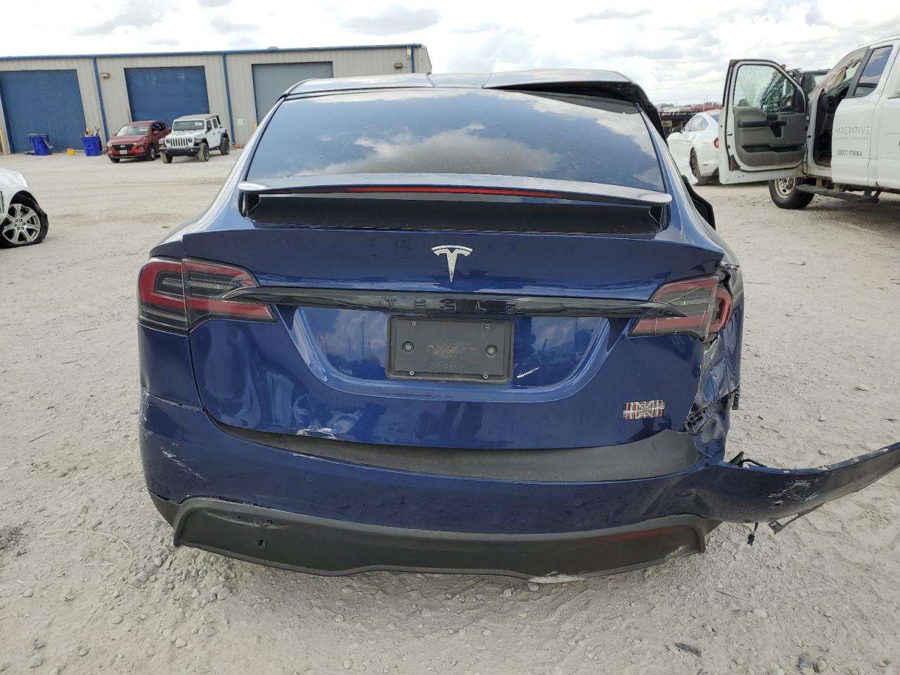 VIN 7SAXCBE62NF353186 2022 TESLA MODEL X no.6