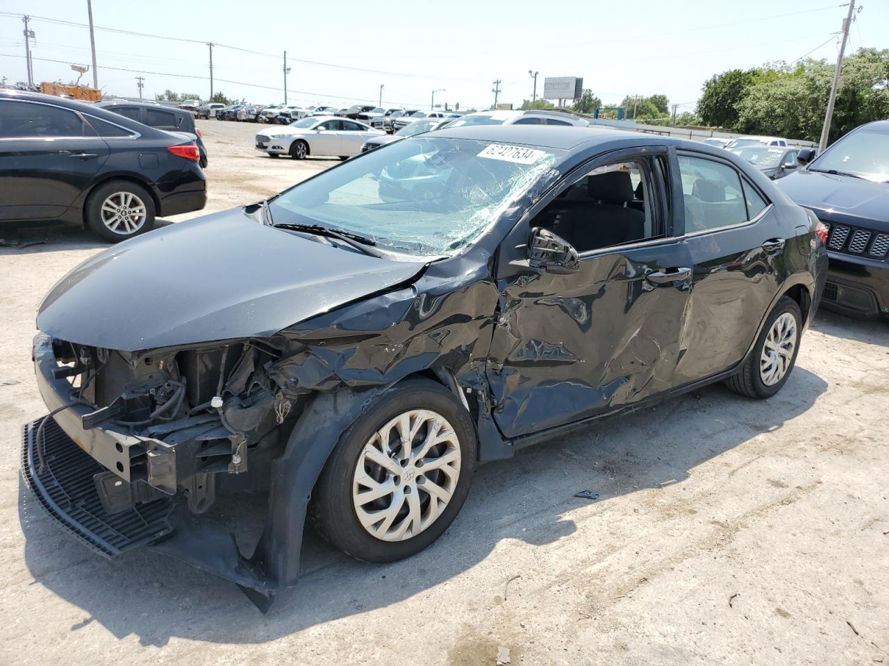 VIN 2T1BURHE3JC068351 2018 TOYOTA COROLLA no.1