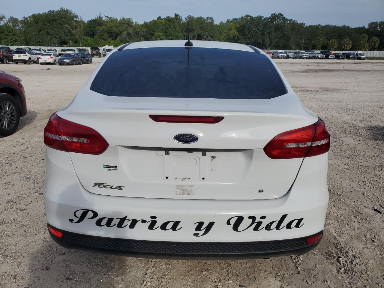 1FADP3F26JL272307 2018 Ford Focus Se