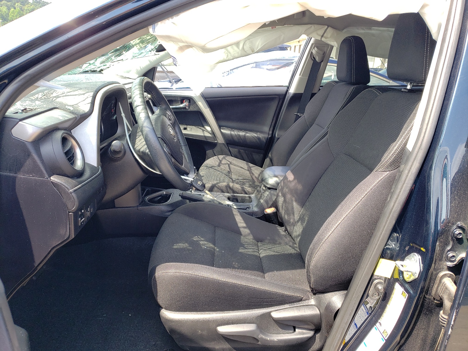 2T3RFREV9HW627155 2017 Toyota Rav4 Xle