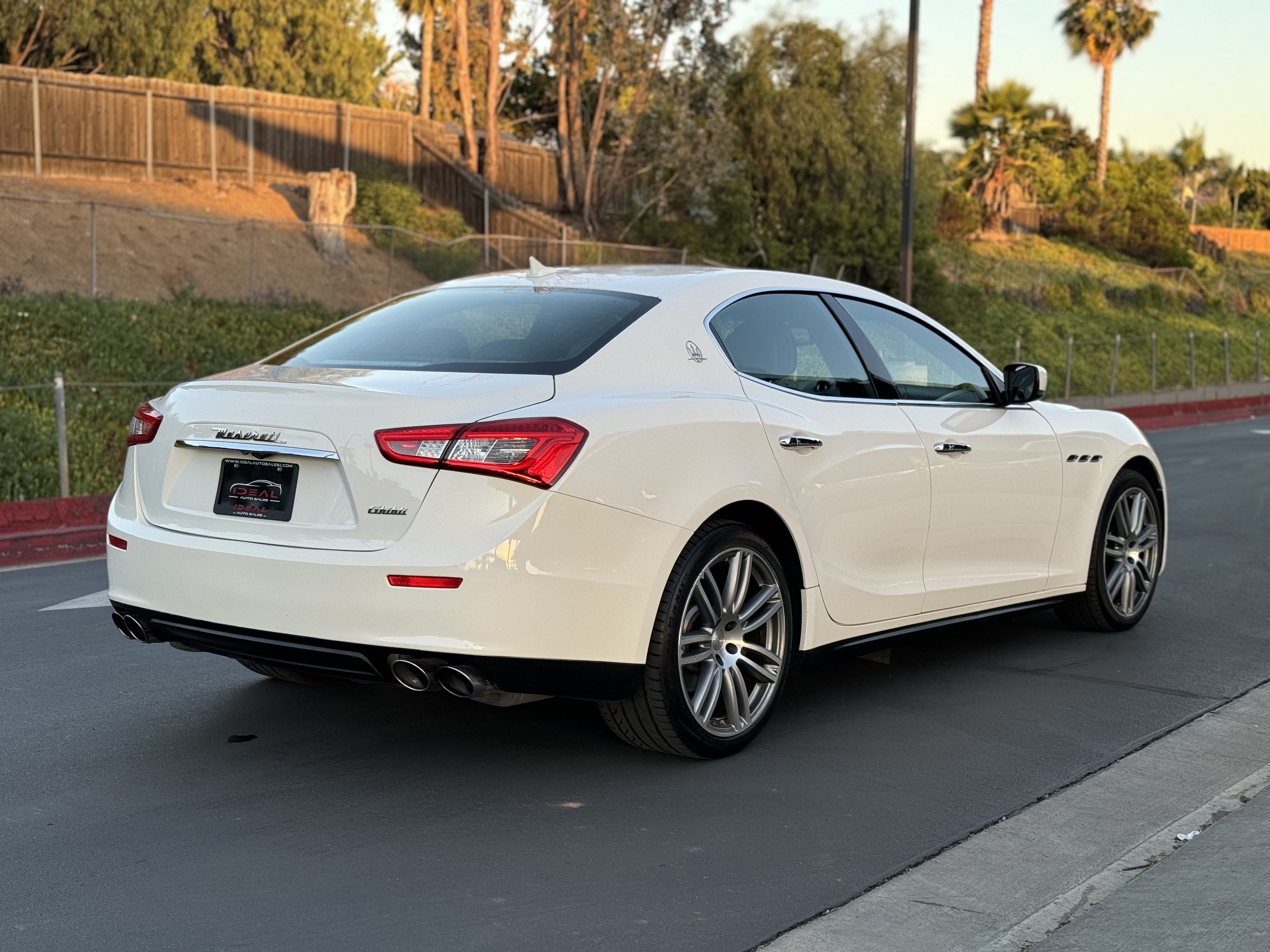 2016 Maserati Ghibli vin: ZAM57XSA1G1184400