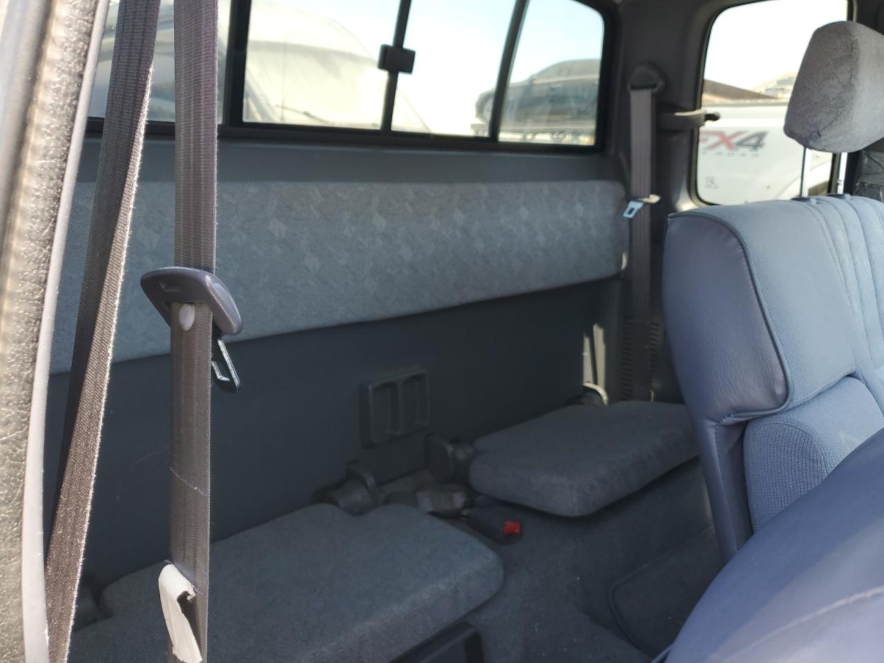 2000 Toyota Tacoma Xtracab VIN: 4TAVL52N3YZ648695 Lot: 63239044