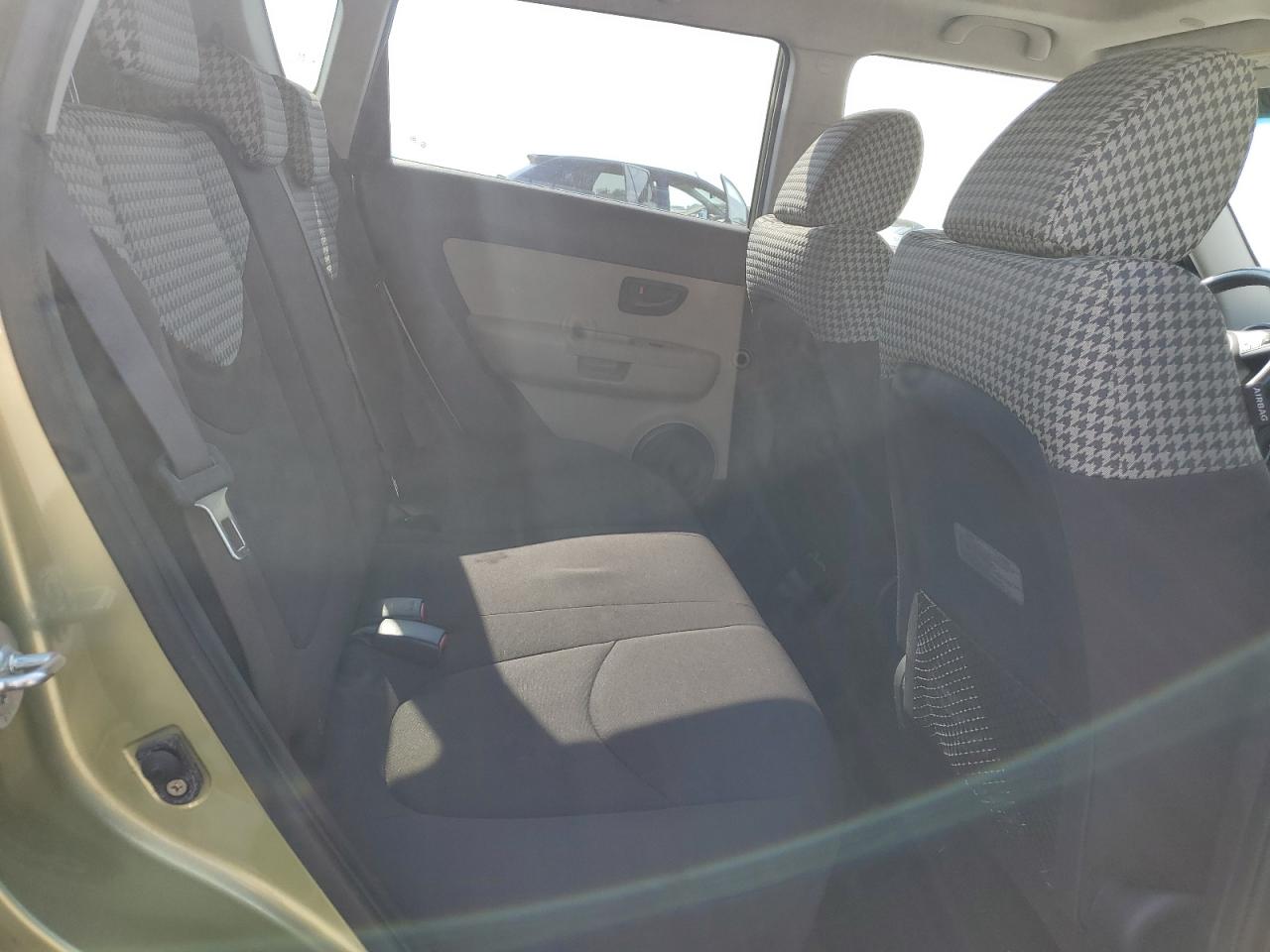 2010 Kia Soul + VIN: KNDJT2A2XA7037427 Lot: 65018184