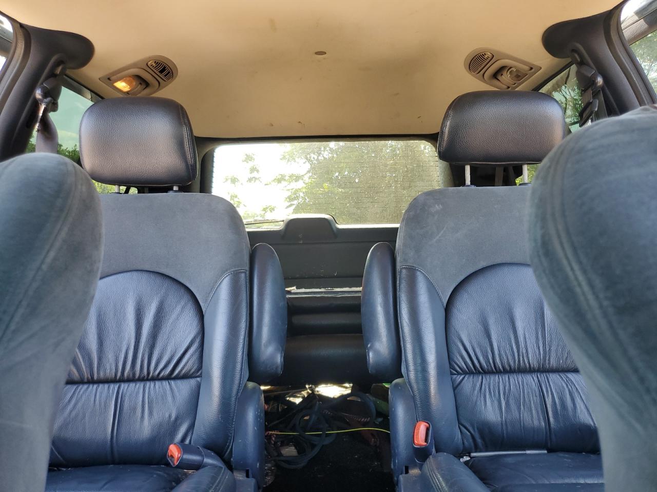 2001 Chrysler Town & Country Limited VIN: 2C8GP64L31R208543 Lot: 61989484