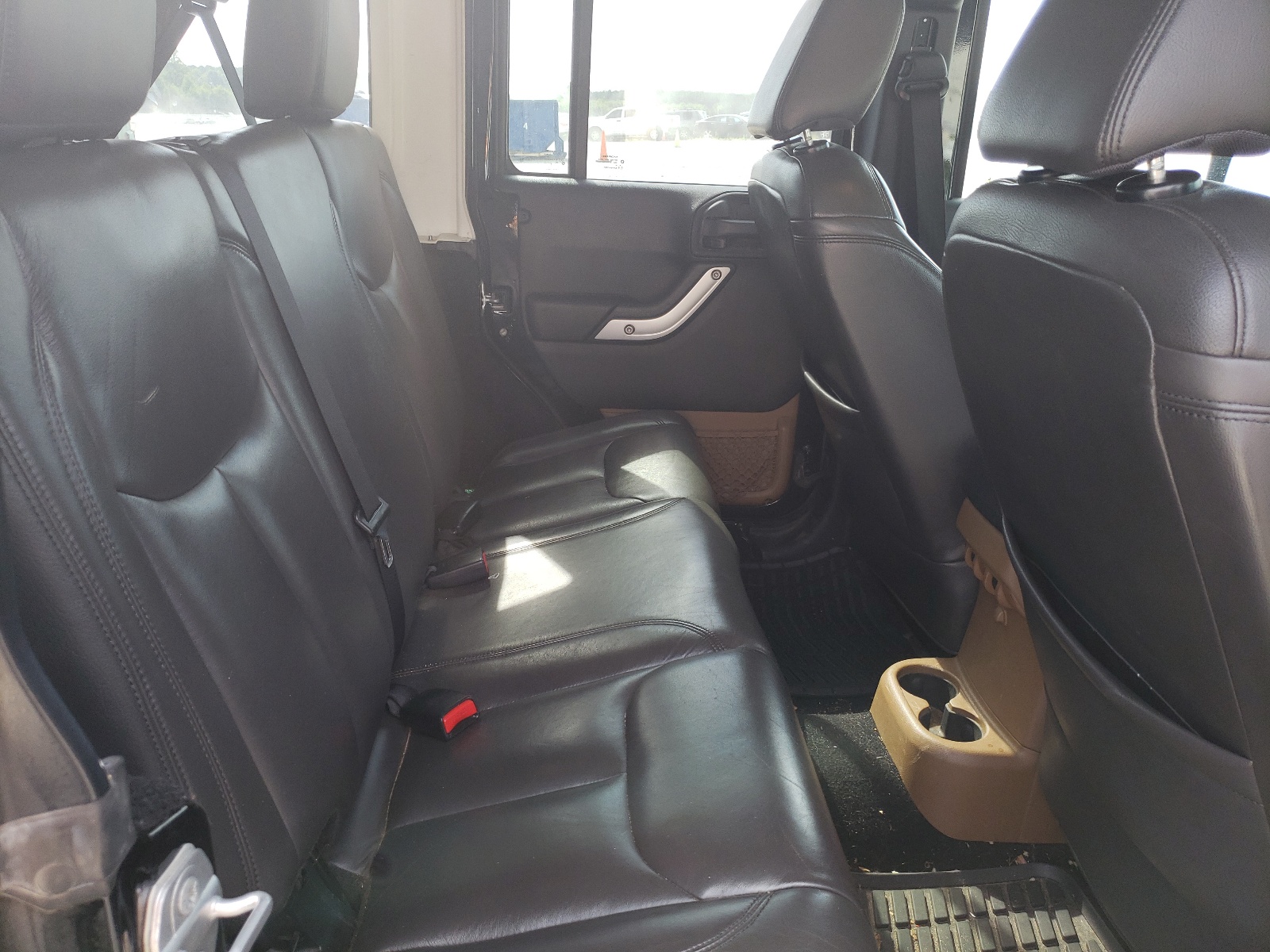 1C4BJWEGXFL685212 2015 Jeep Wrangler Unlimited Sahara