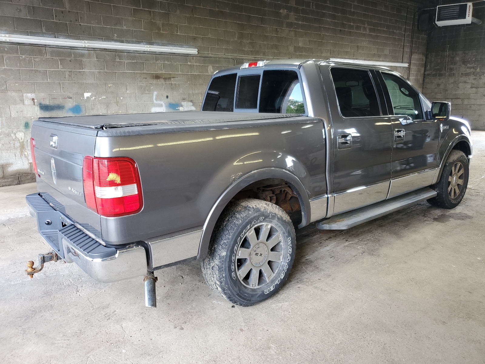 5LTPW18596FJ01351 2006 Lincoln Mark Lt