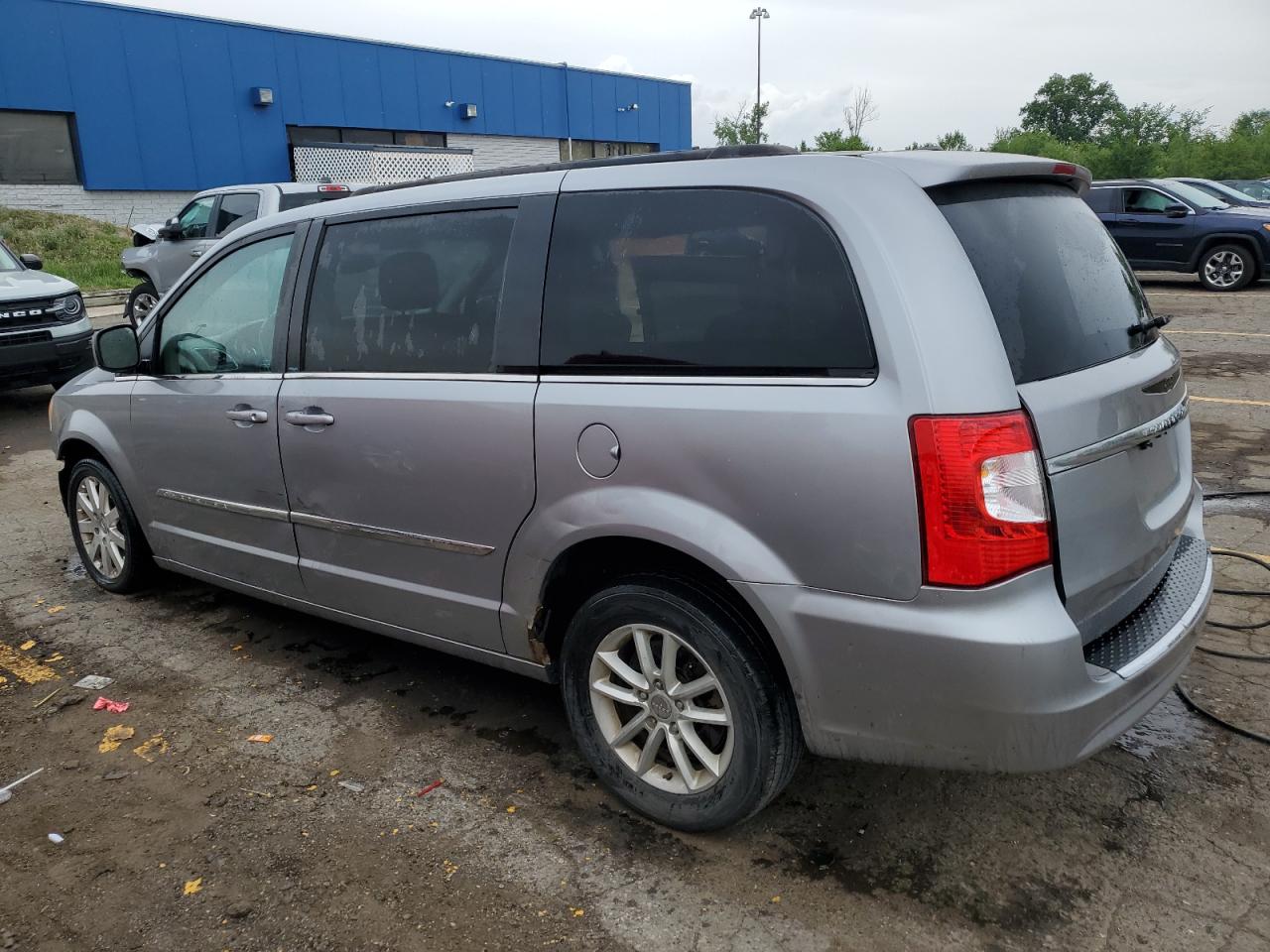 2013 Chrysler Town & Country - Image 2