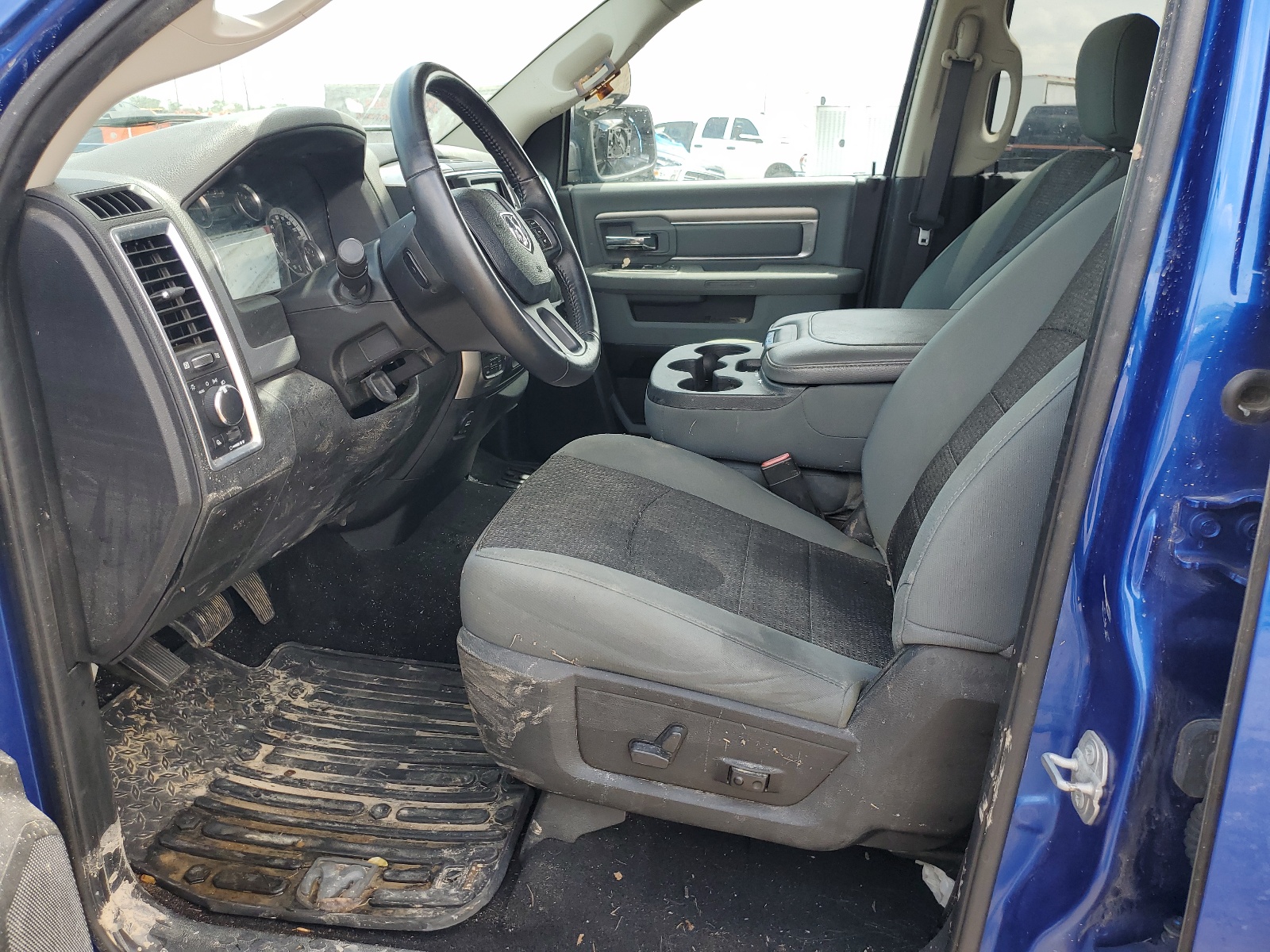 1C6RR7LT7KS626008 2019 Ram 1500 Classic Slt