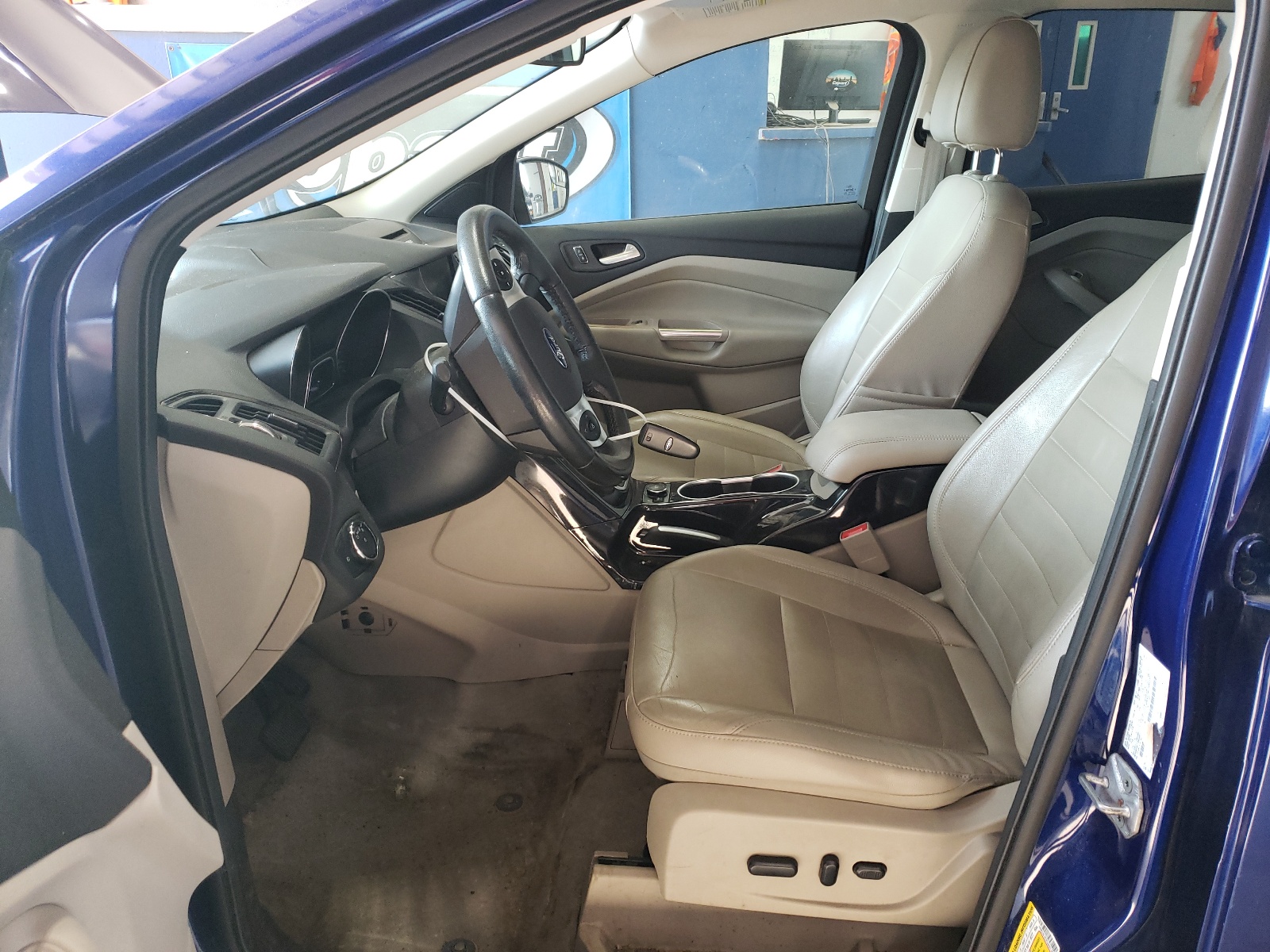 1FMCU9J92EUA68136 2014 Ford Escape Titanium