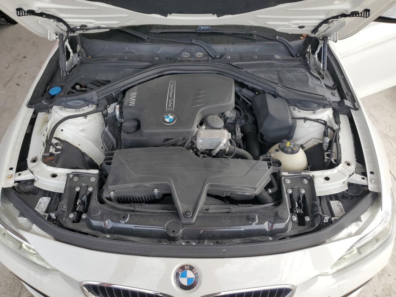 WBA8E1G5XJNU90685 2018 BMW 320 I