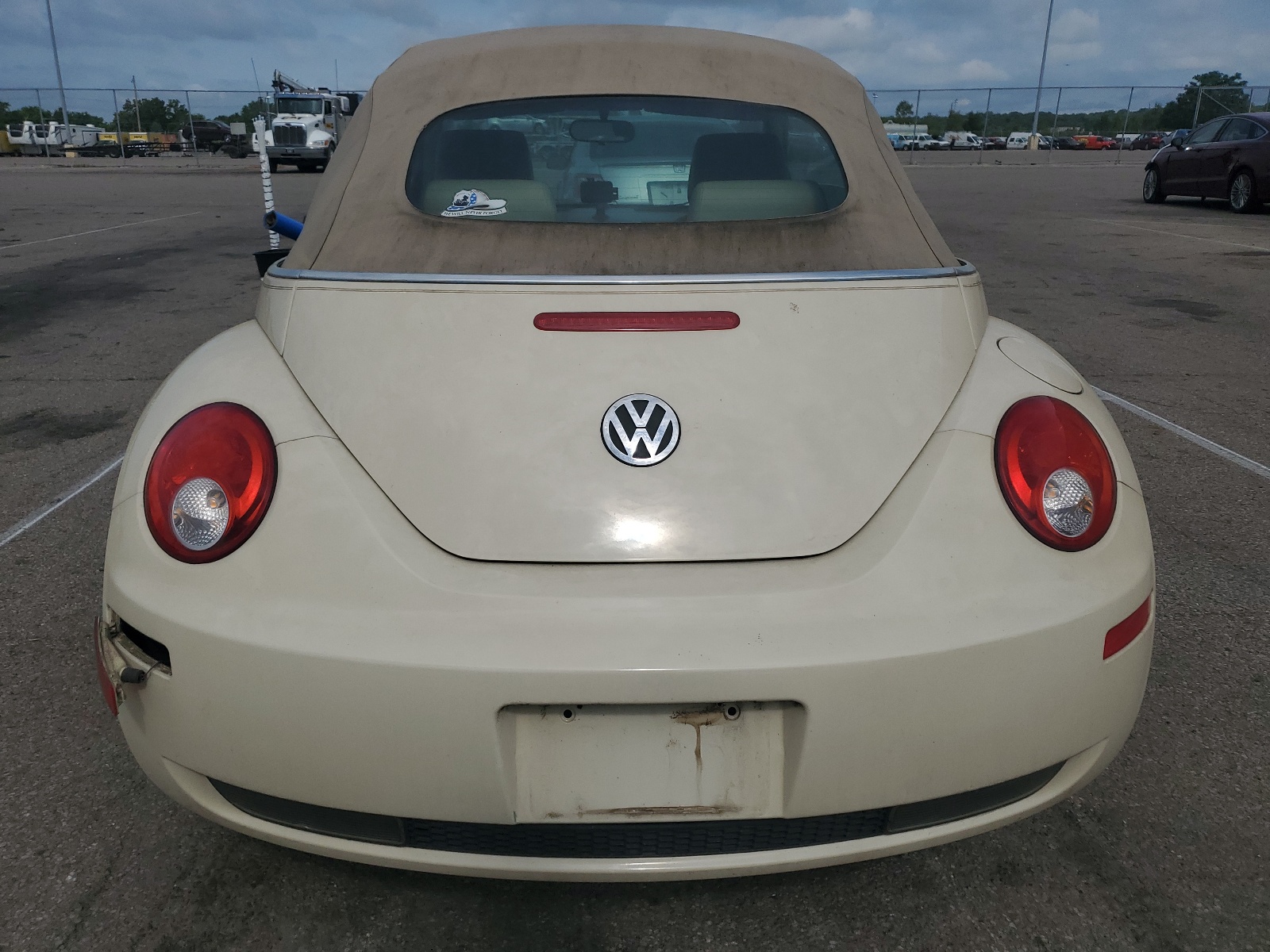 3VWRF31Y26M330057 2006 Volkswagen New Beetle Convertible Option Package 1