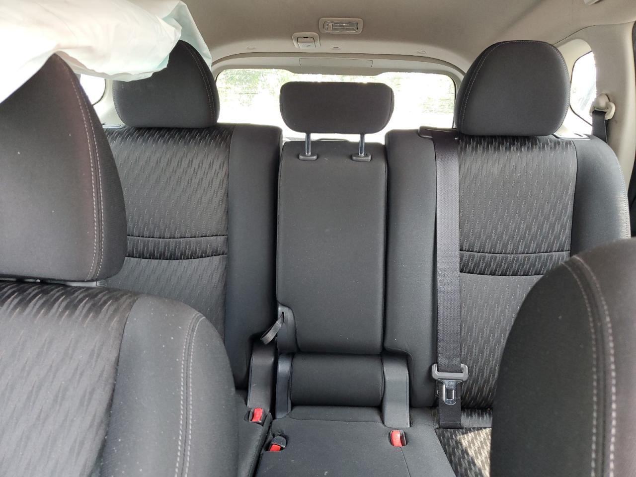 2017 Nissan Rogue - Image 10
