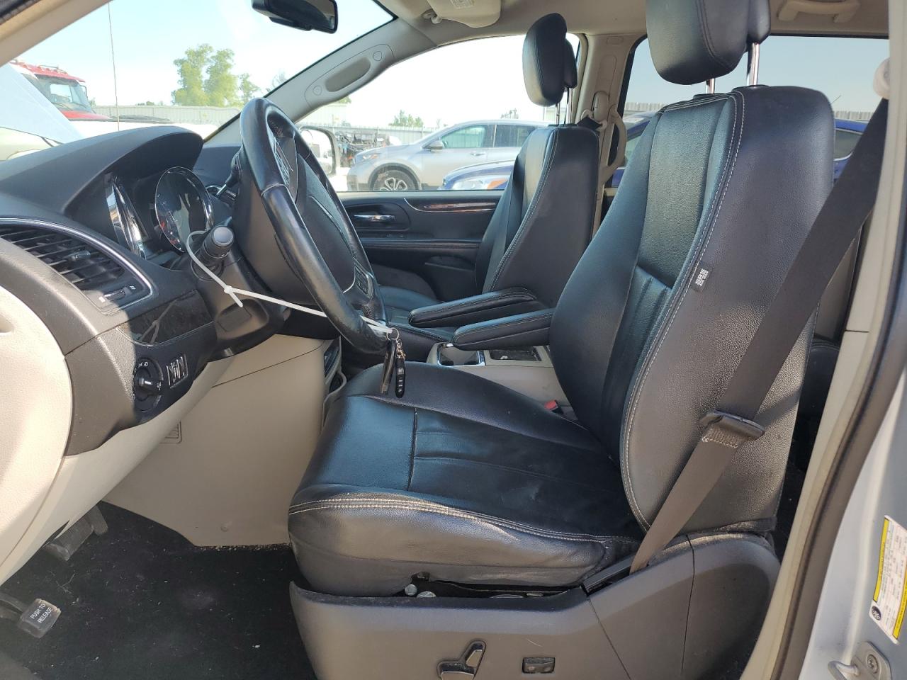 2013 Chrysler Town & Country Touring VIN: 2C4RC1BG2DR620813 Lot: 61998664