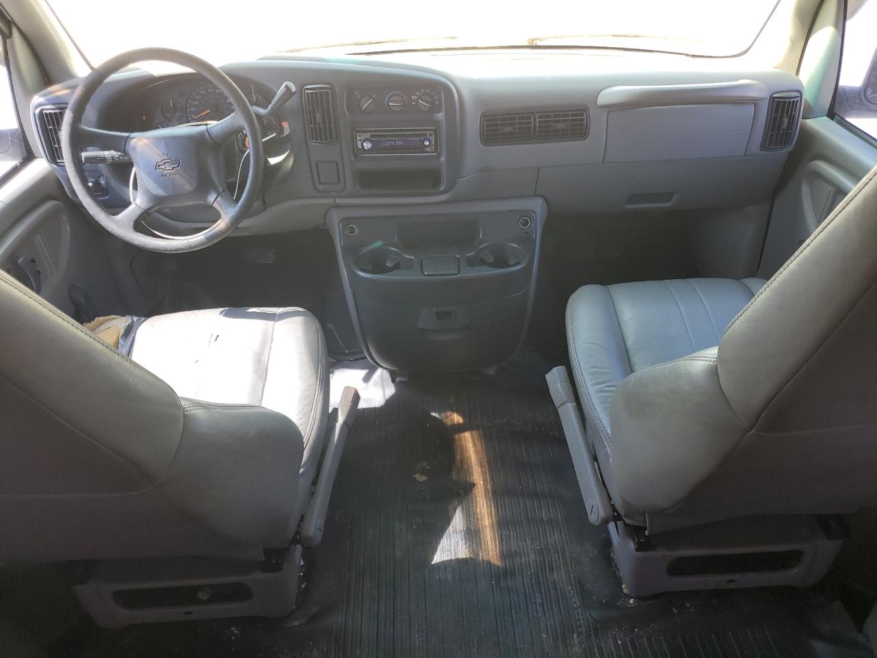 2000 Chevrolet Express G1500 VIN: 1GCFG15M6Y1118972 Lot: 62140654