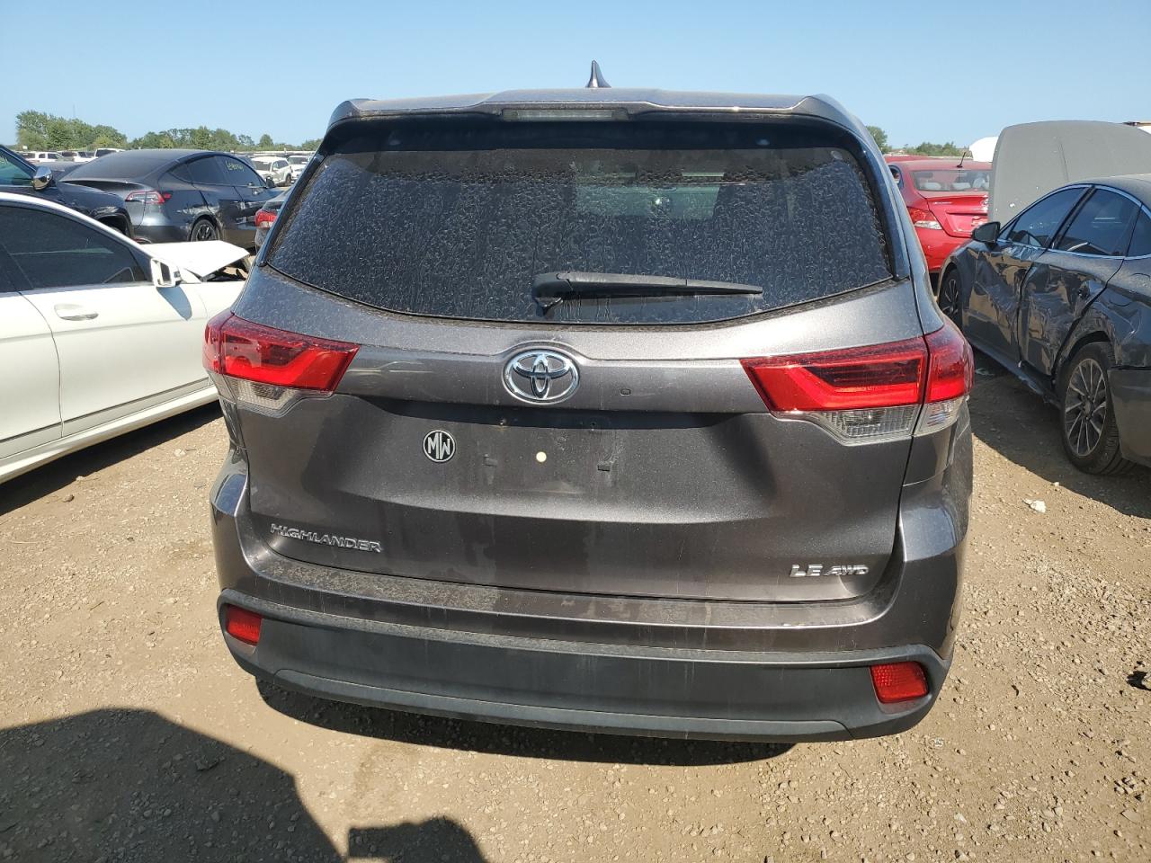 2018 Toyota Highlander Le VIN: 5TDBZRFH8JS906525 Lot: 65647634