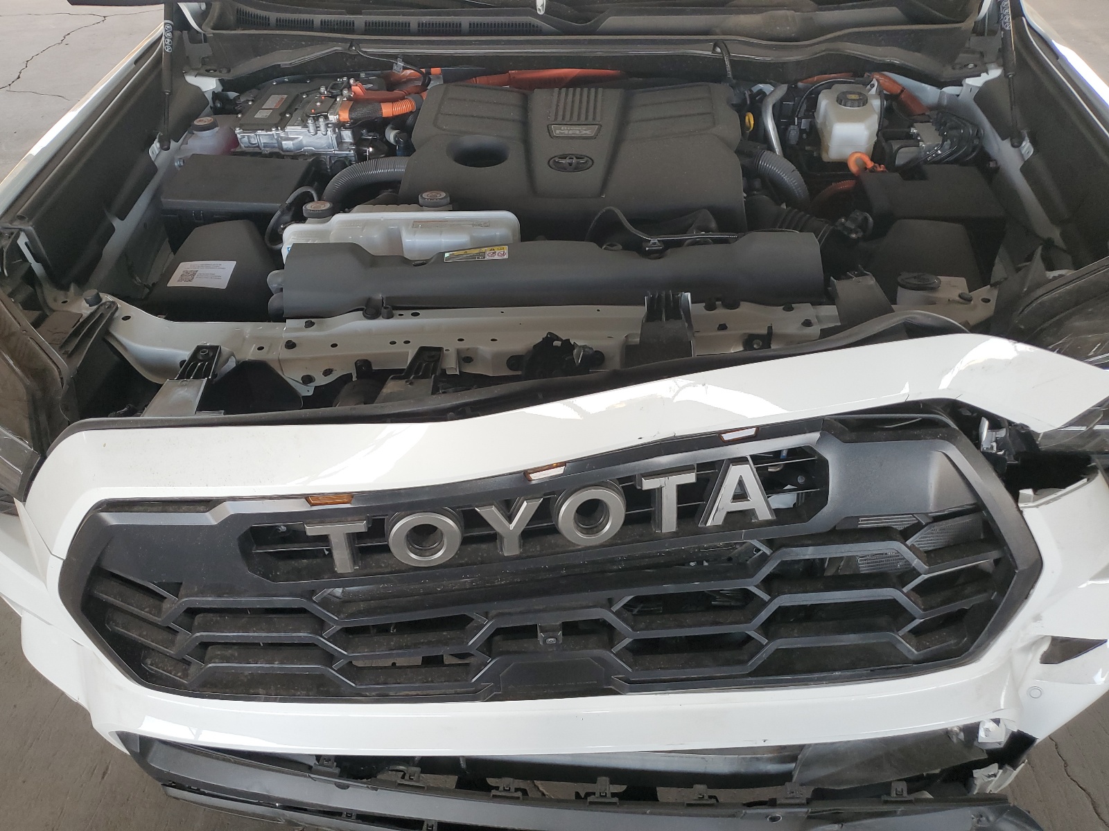 7SVAAABA3RX027975 2024 Toyota Sequoia Sr5