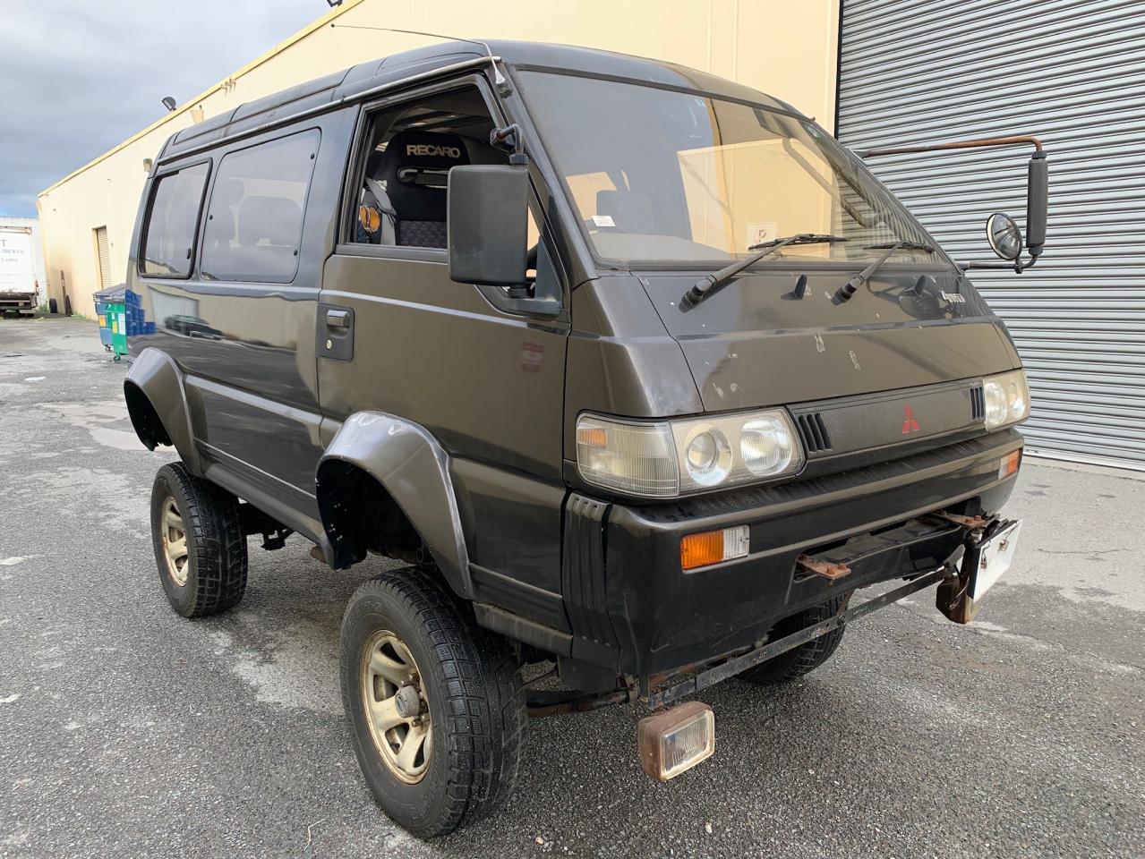 P24W0201279 1992 Mitsubishi Delica