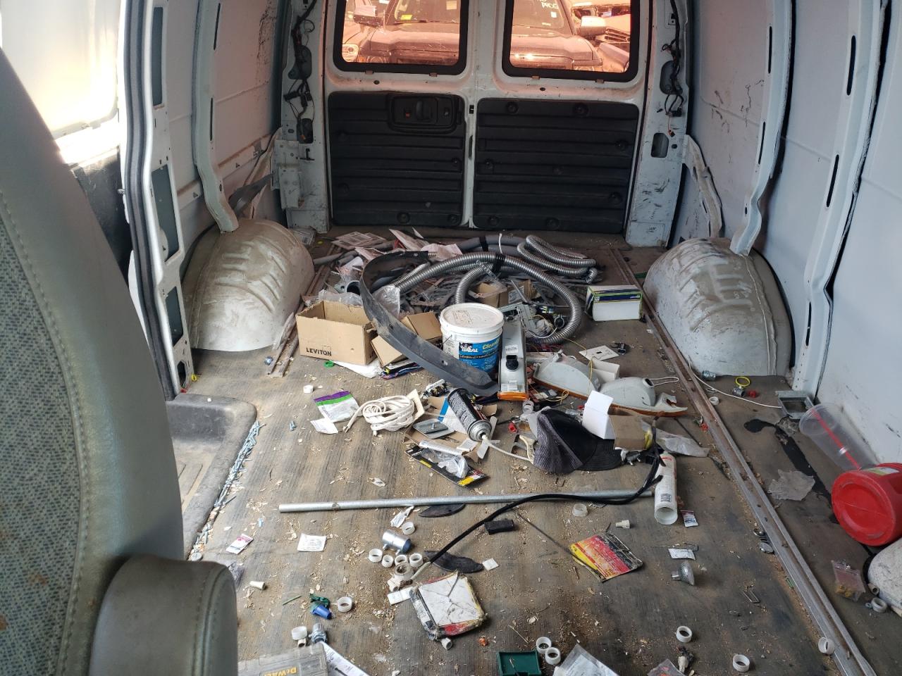 2013 Chevrolet Express - Image 10