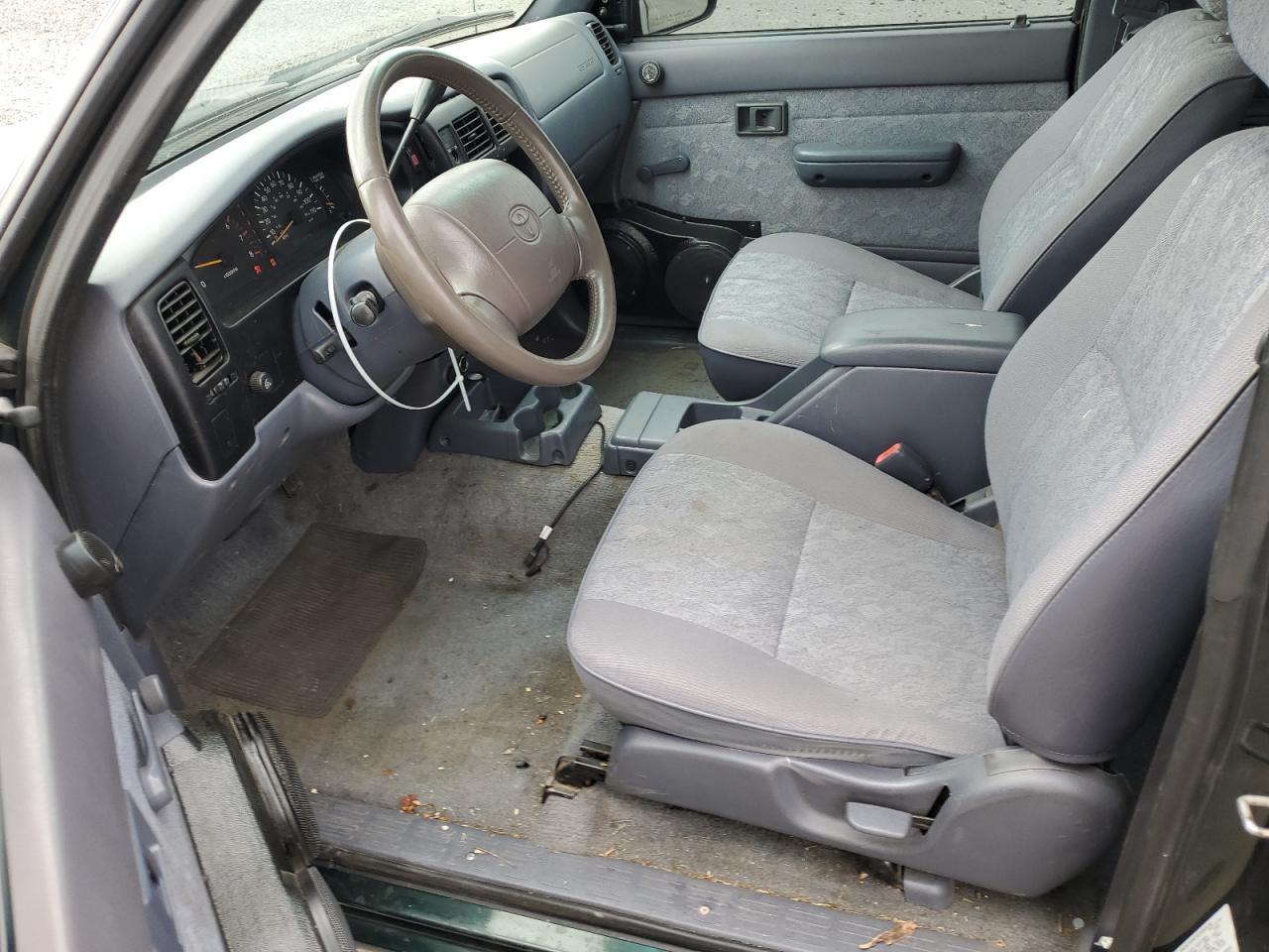 2000 Toyota Tacoma Xtracab VIN: 5TEVL52N3YZ697999 Lot: 62730394