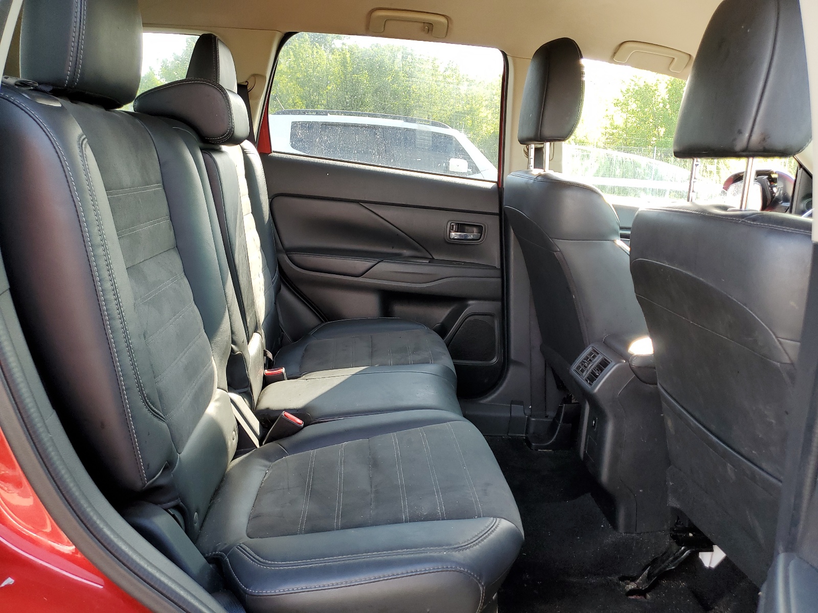 JA4AD3A31KZ045976 2019 Mitsubishi Outlander Se