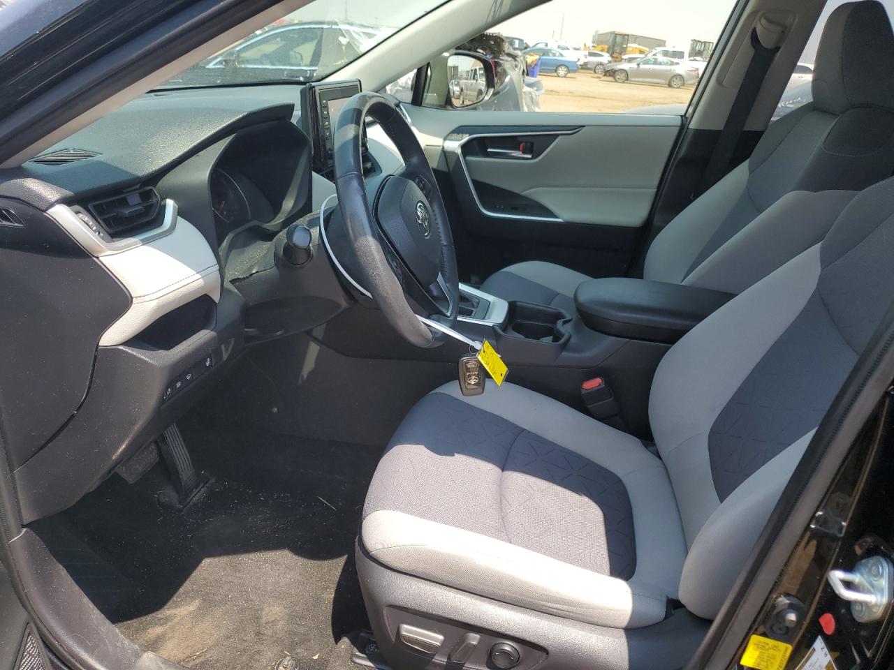 2020 Toyota Rav4 Xle VIN: JTMP1RFV3LJ037271 Lot: 63204724