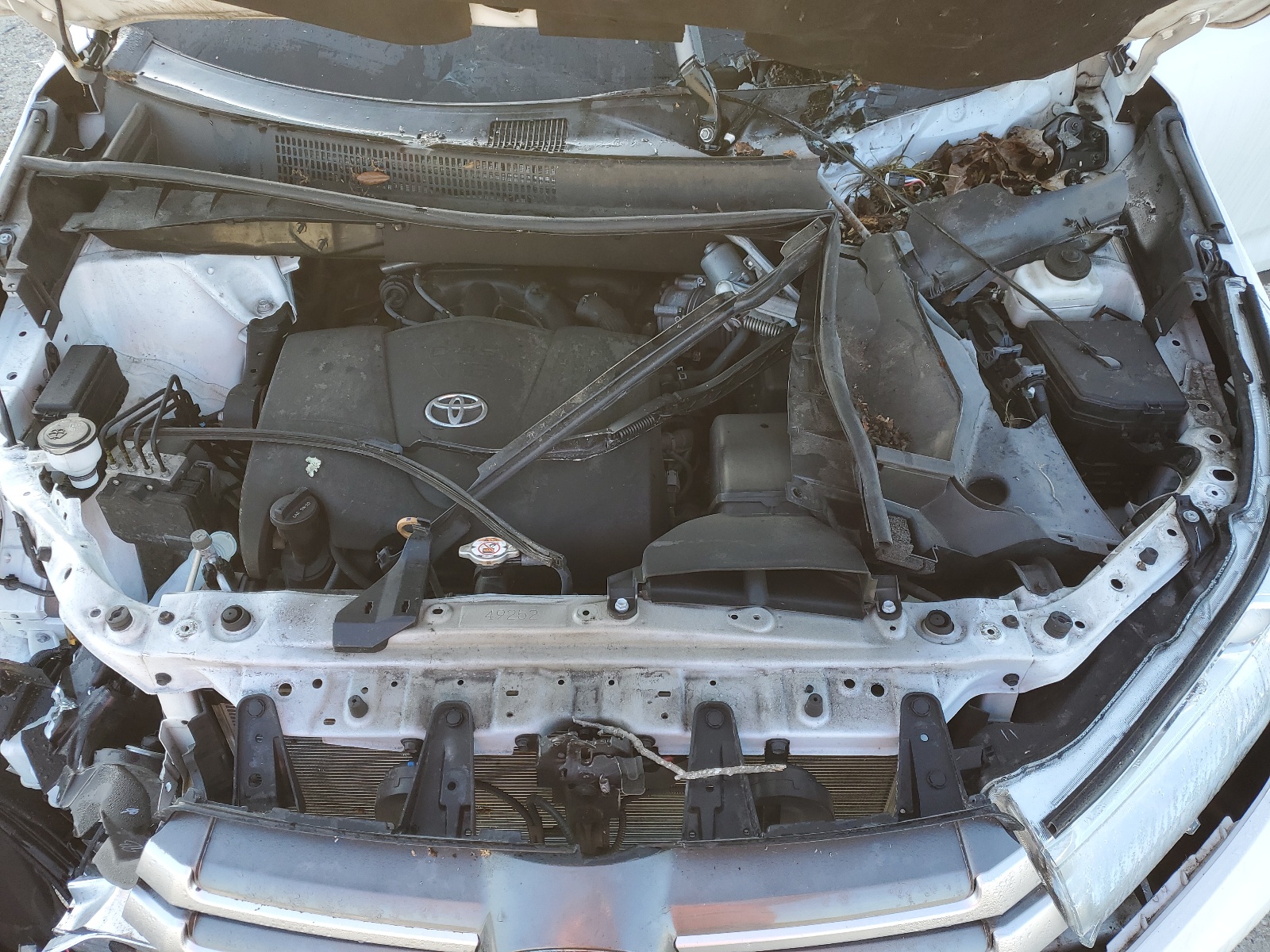 5TDZZRFH4KS364226 2019 Toyota Highlander Le