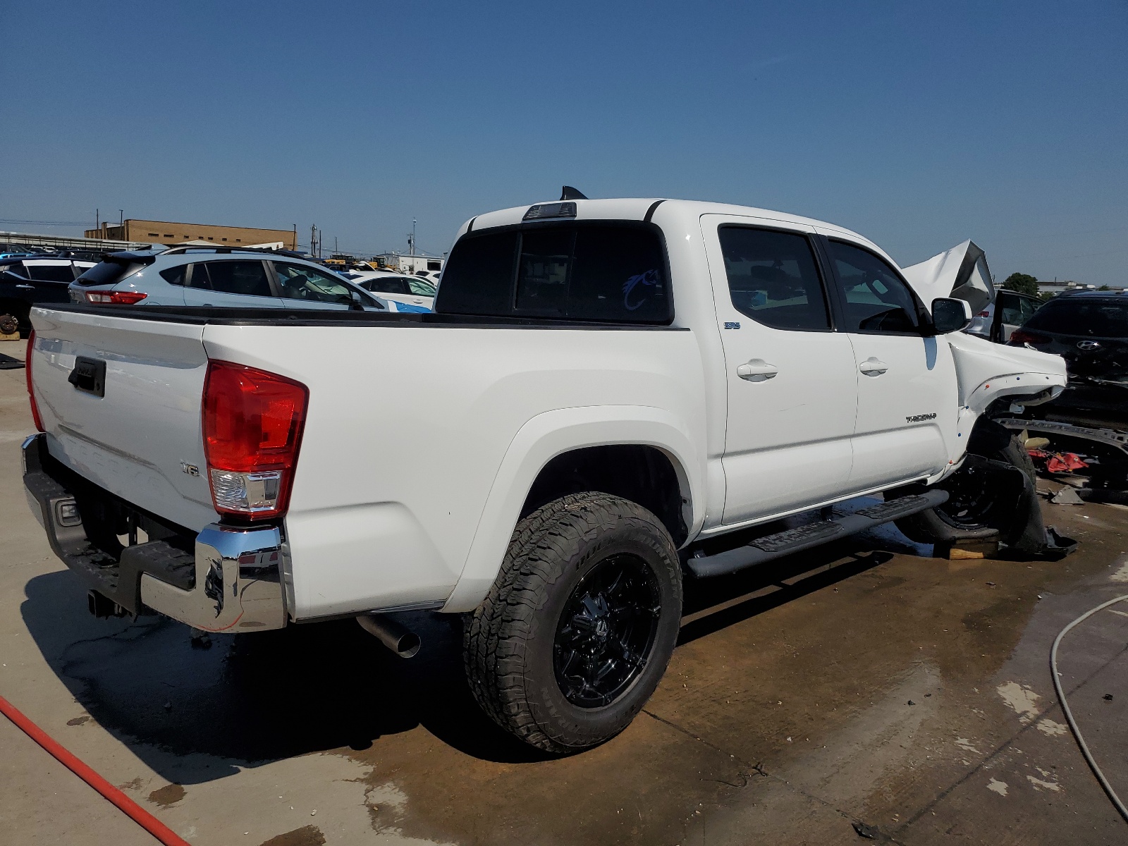 2017 Toyota Tacoma Double Cab vin: 5TFAZ5CN0HX031122