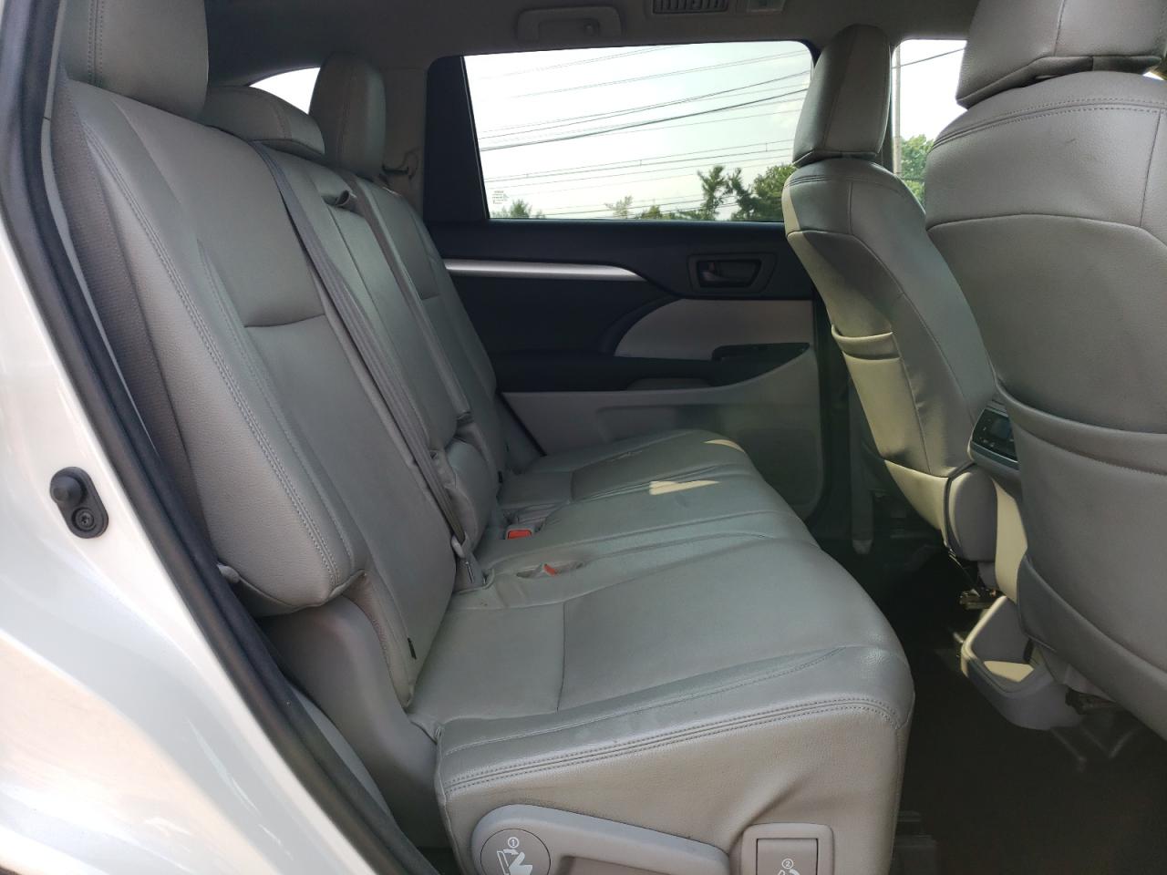 2015 Toyota Highlander Le VIN: 5TDZARFH9FS010506 Lot: 62872384