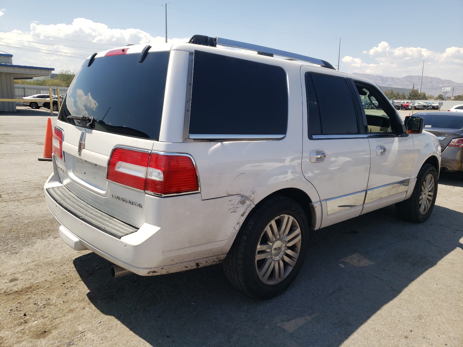 5LMJJ2J50EEL04469 2014 Lincoln Navigator