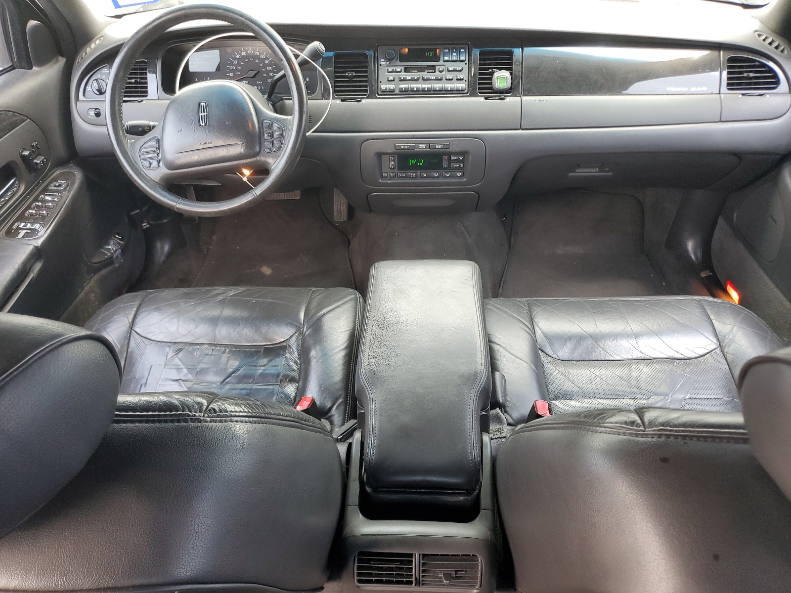 1LNFM82W8WY644303 1998 Lincoln Town Car Signature