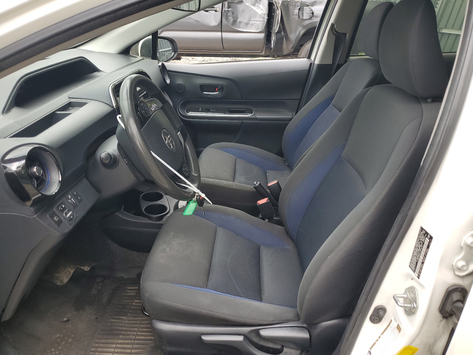 JTDKDTB30J1618131 2018 Toyota Prius C