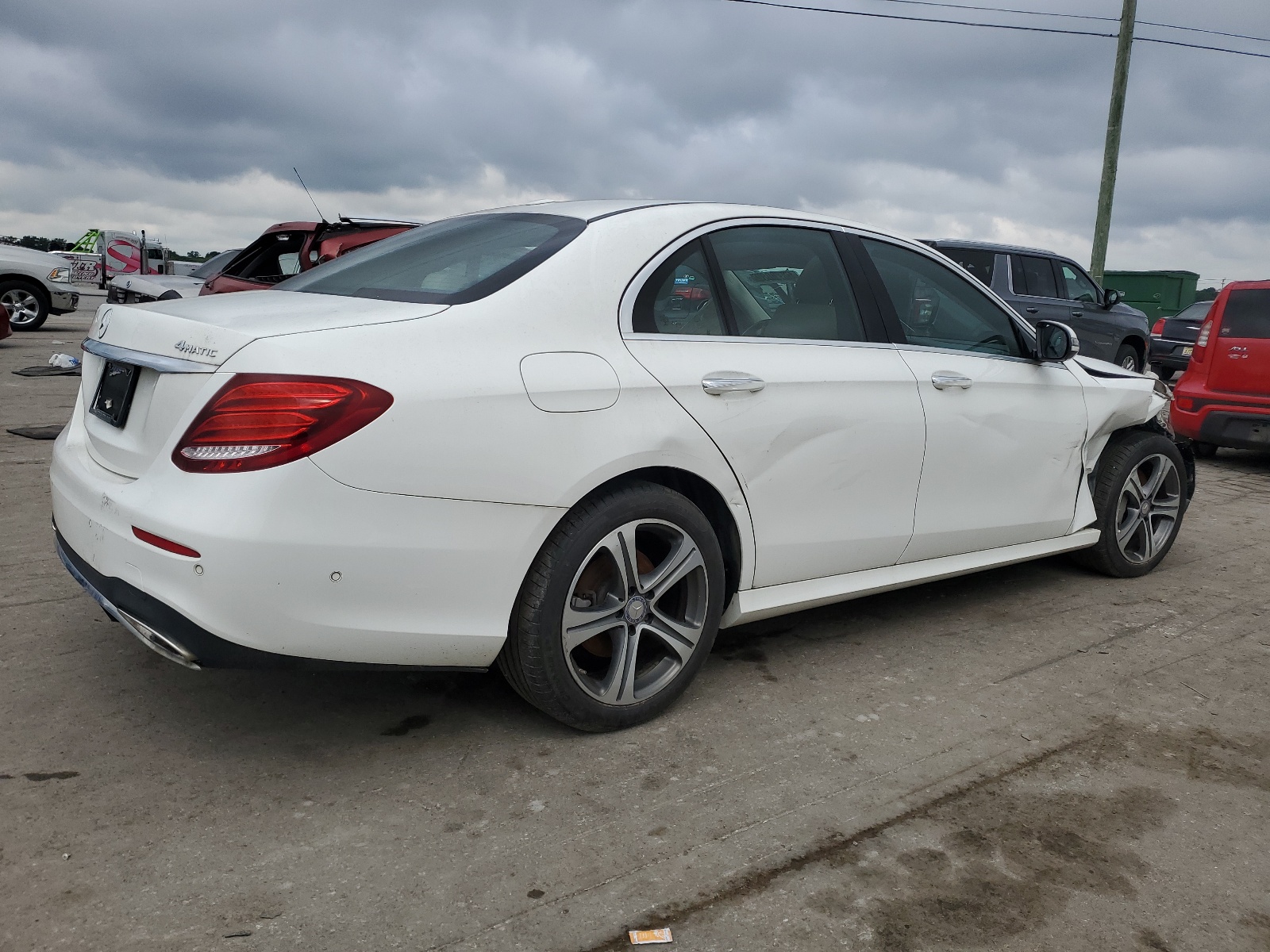 2017 Mercedes-Benz E 300 4Matic vin: WDDZF4KB0HA175663