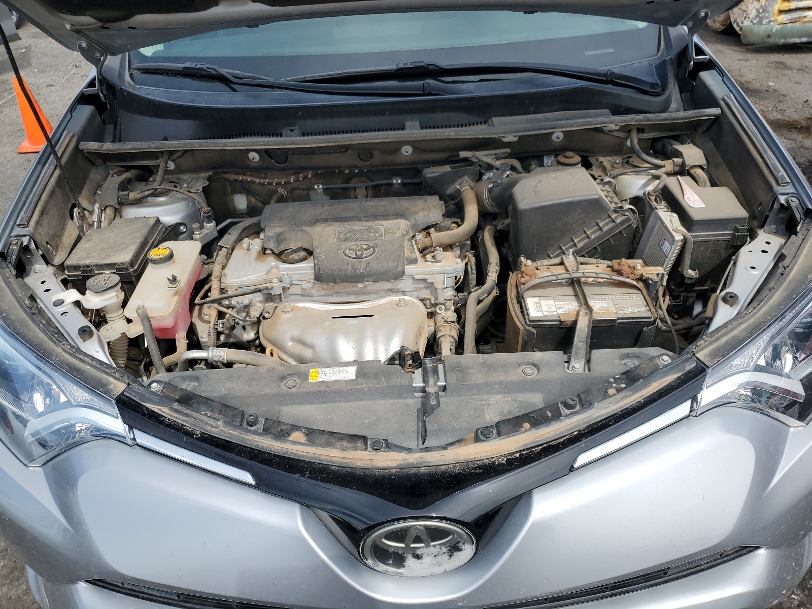 2T3ZFREV3HW395068 2017 Toyota Rav4 Le