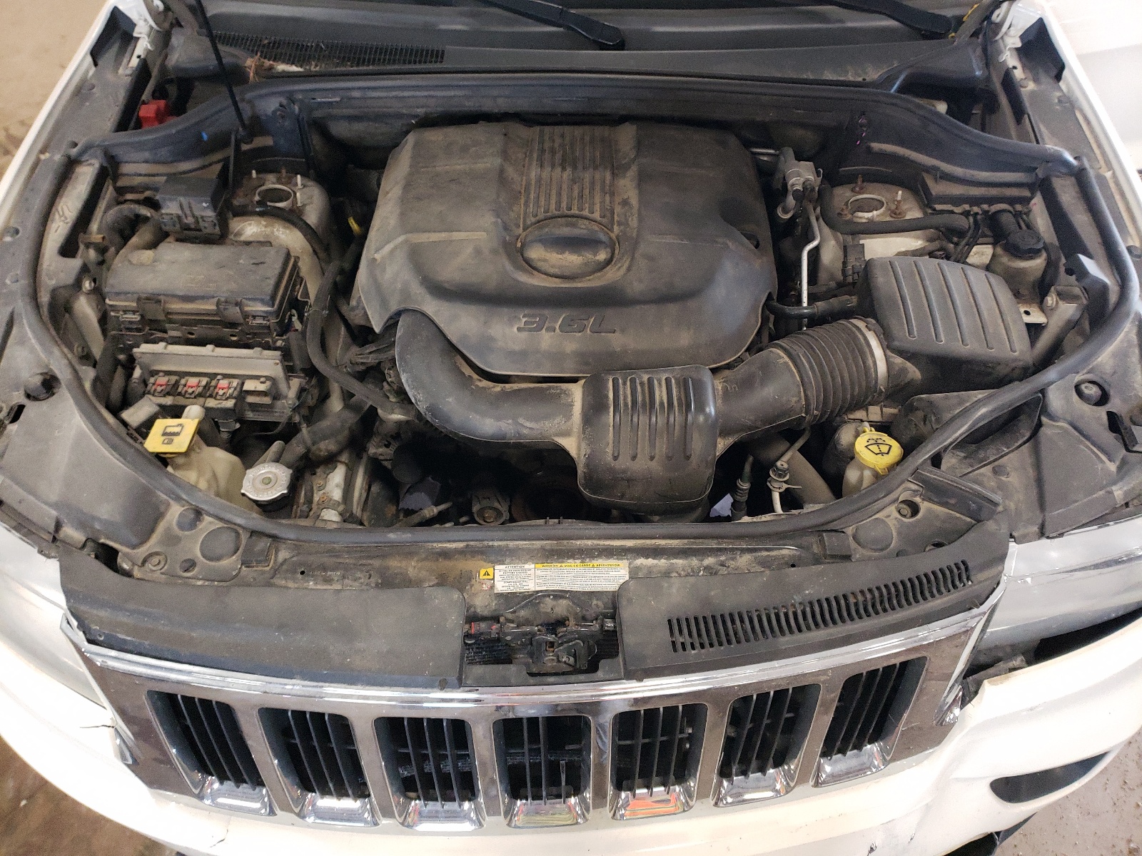 1J4RR4GG2BC701920 2011 Jeep Grand Cherokee Laredo