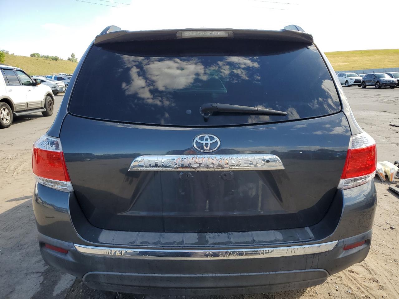 2011 Toyota Highlander Base VIN: 5TDZK3EHXBS049899 Lot: 66849474