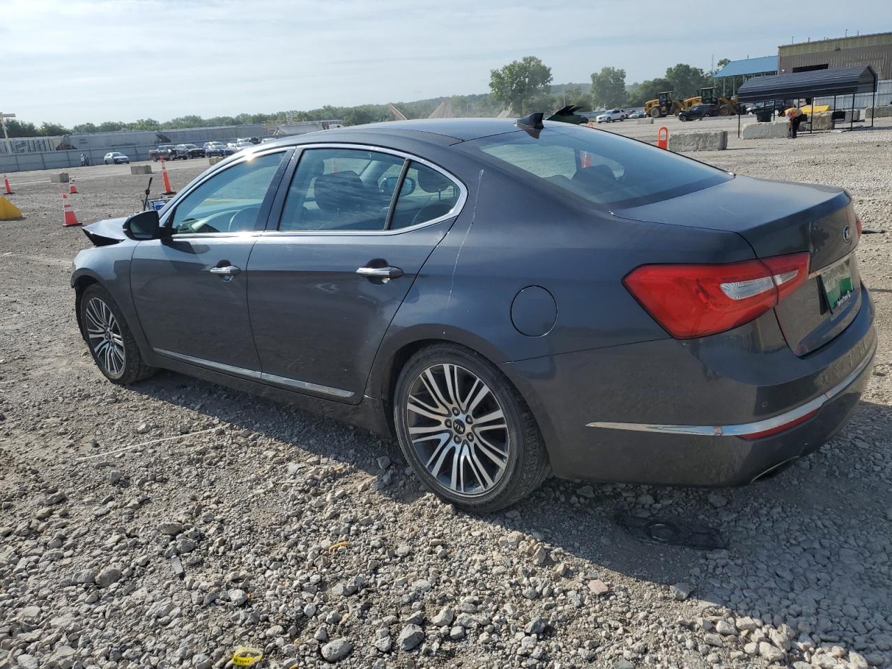 2014 Kia Cadenza - Image 2