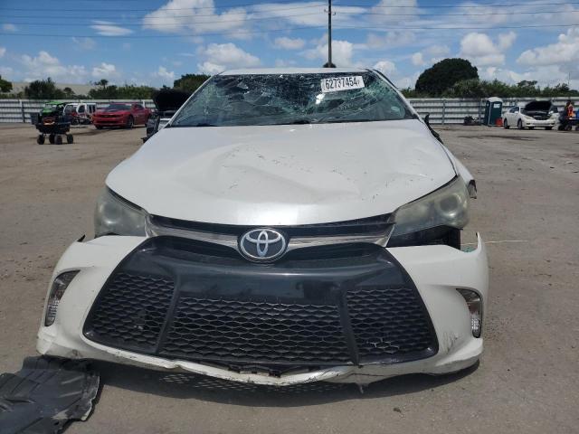  TOYOTA CAMRY 2016 Белый