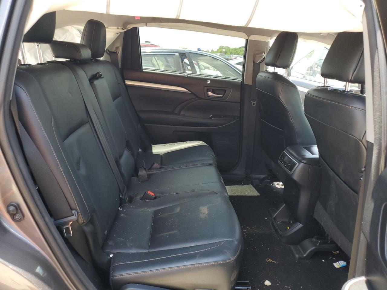 2016 Toyota Highlander Xle VIN: 5TDJKRFH6GS303517 Lot: 62040414