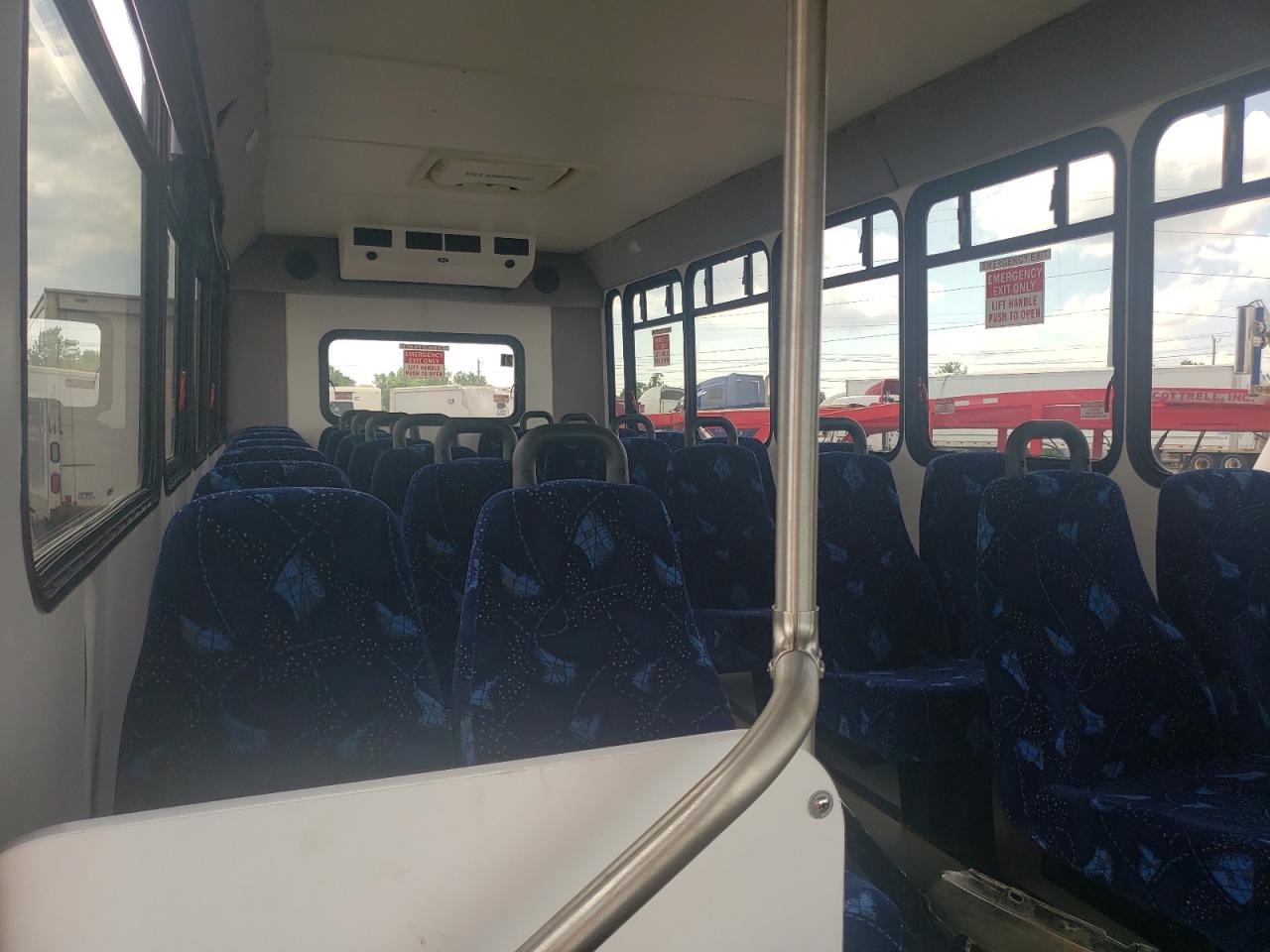 2017 Ford Econoline E450 Super Duty Cutaway Van VIN: 1FDFE4FS8HDC46032 Lot: 62025544