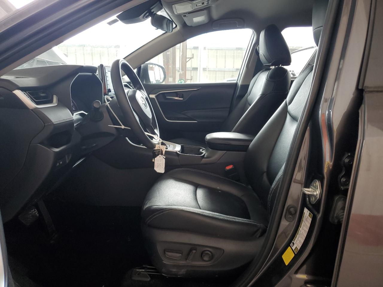 2020 Toyota Rav4 Xle VIN: 2T3W1RFV3LC068275 Lot: 64018884